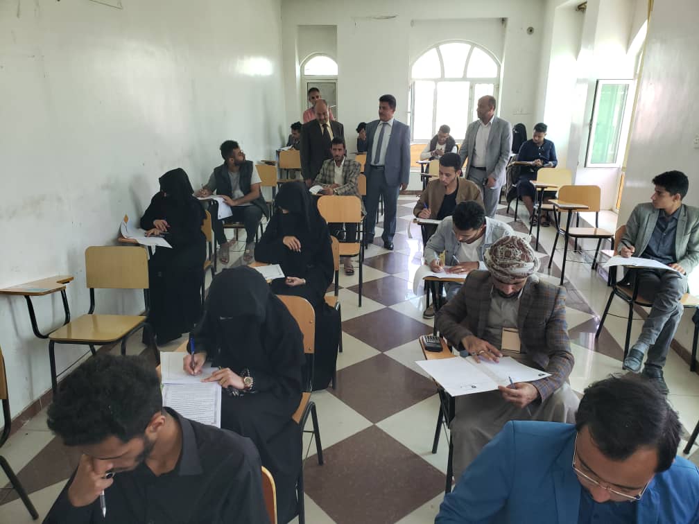 امتحانات نهاية الفصل الثاني للعام الجامعي 2021-2022 تشهد جولة تفقدية من رئيس جامعة الناصر بكلية العلوم الإدارية والمالية. 