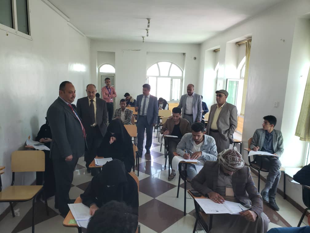 امتحانات نهاية الفصل الثاني للعام الجامعي 2021-2022 تشهد جولة تفقدية من رئيس جامعة الناصر بكلية العلوم الإدارية والمالية. 