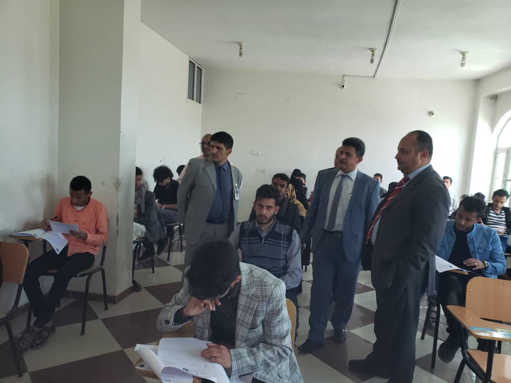 امتحانات نهاية الفصل الثاني للعام الجامعي 2021-2022 تشهد جولة تفقدية من رئيس جامعة الناصر بكلية العلوم الإدارية والمالية. 