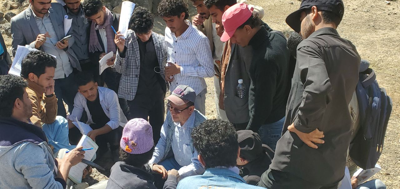 طلاب الهندسة المدنية بجامعة الناصر في نزول ميداني لمقرر جيولوجيا هندسية وميكانيكا تربة