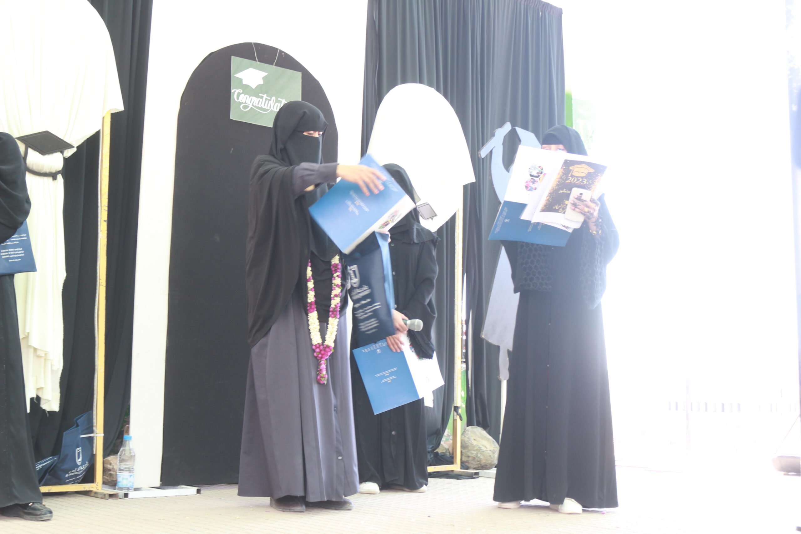 جامعة الناصر ترعى حفل تخرج طالبات الثانوية العامة بمدرسة الرسالة النموذجية