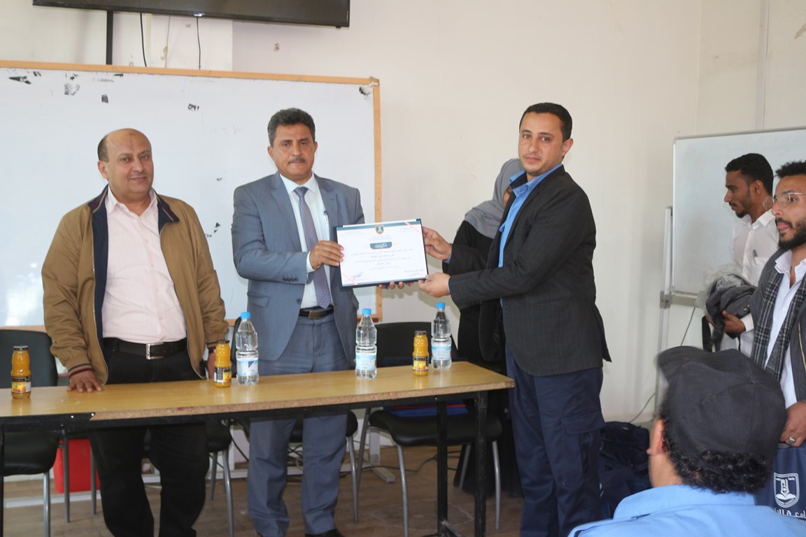 جامعة الناصر تُكرم عمال النظافة وأفراد الأمن بالجامعة بحضور رئيس جامعة الناصر الاستاذ الدكتور عبد الله حسين طاهش ونائب رئيس الجامعة