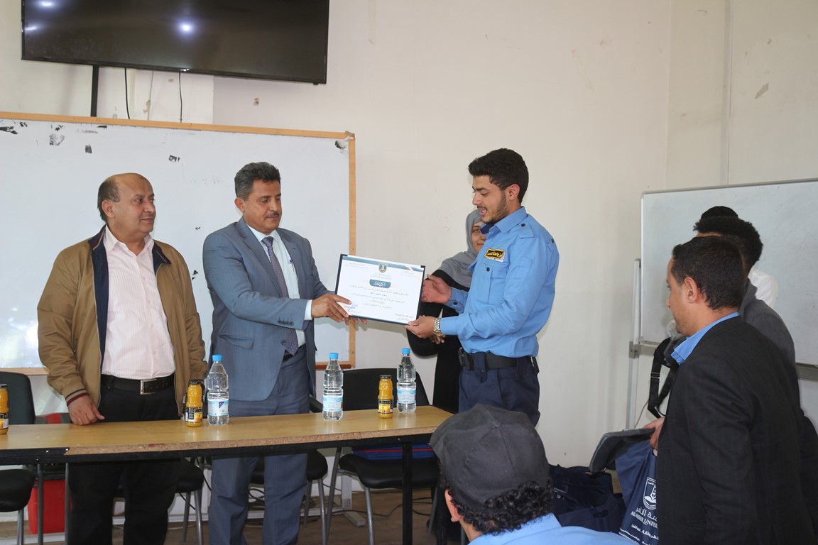 جامعة الناصر تُكرم عمال النظافة وأفراد الأمن بالجامعة بحضور رئيس جامعة الناصر الاستاذ الدكتور عبد الله حسين طاهش ونائب رئيس الجامعة