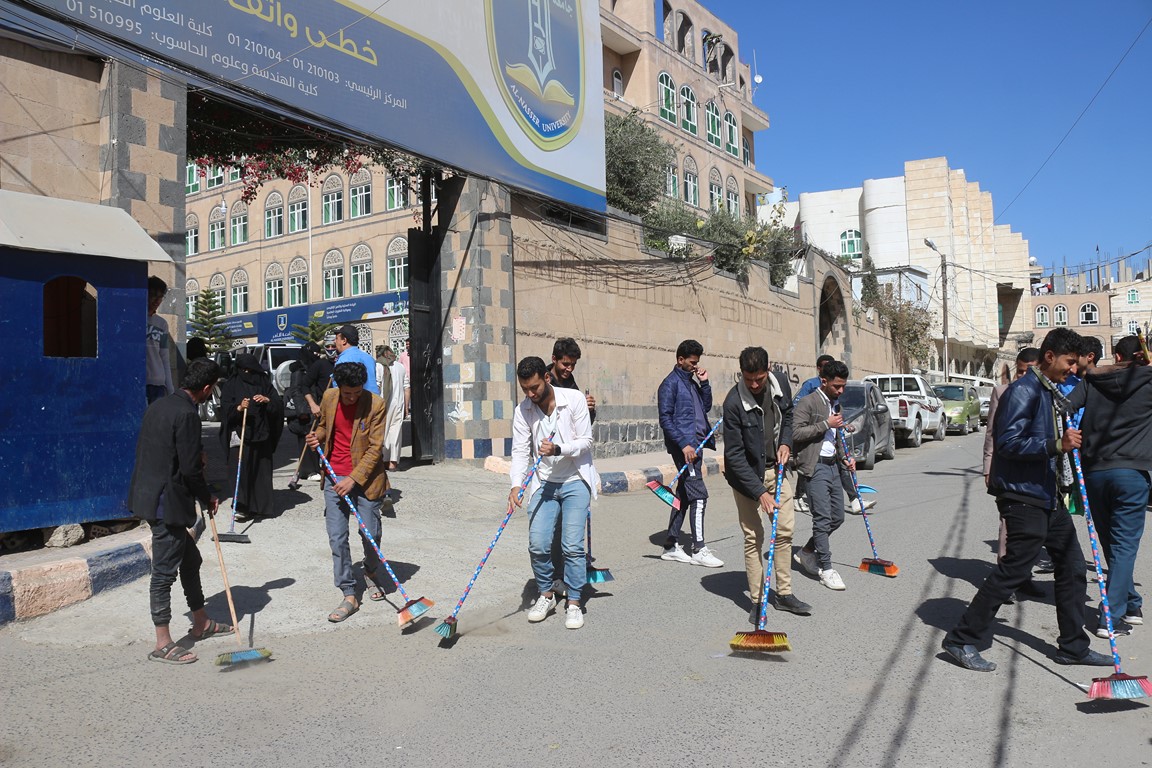 النظافة العامة نائب رئيس الجامعة يدشن برنامج الحملة الوطنية الشاملة