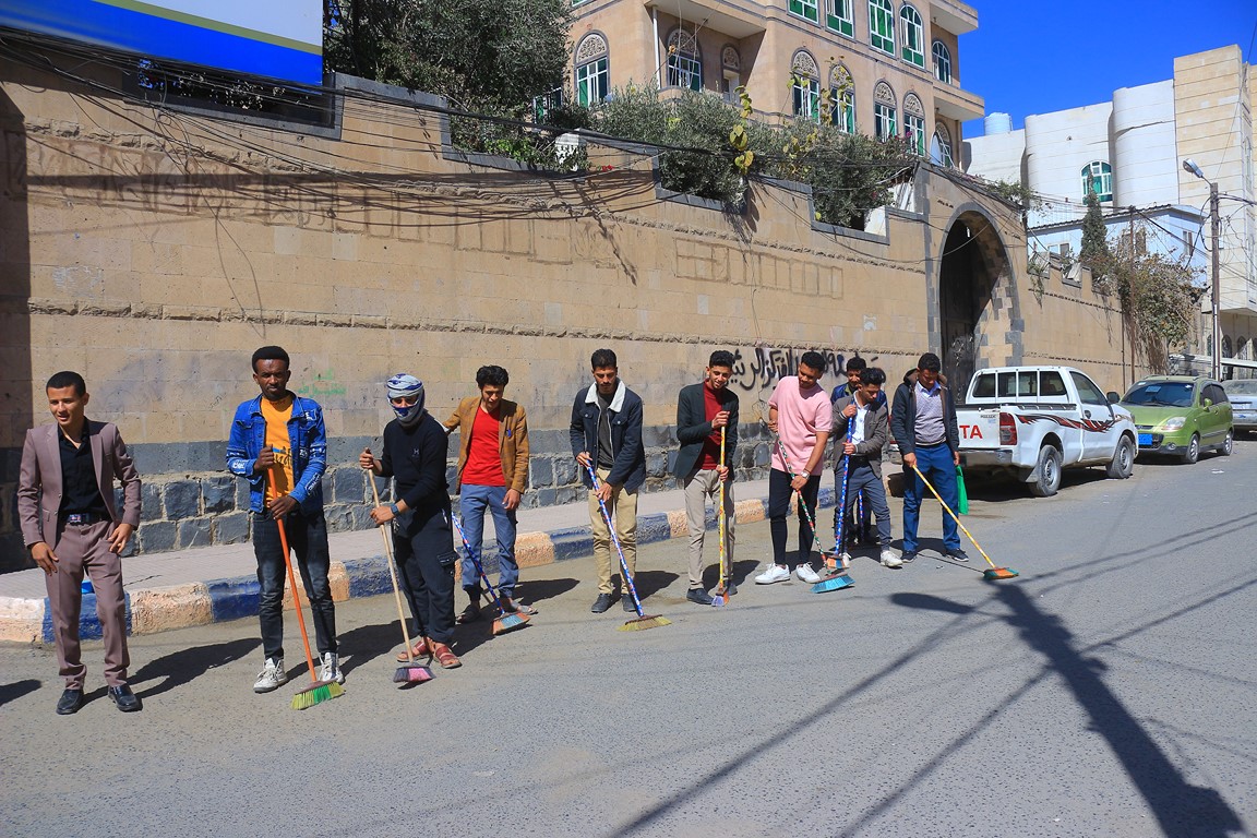 النظافة العامة نائب رئيس الجامعة يدشن برنامج الحملة الوطنية الشاملة