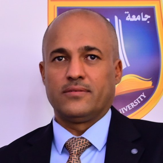 منير رئيس قسم اللغة الانجليزية بجامعة الناصر