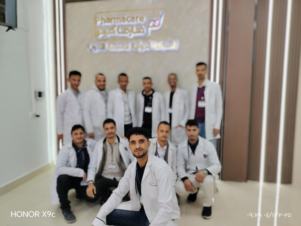 طلاب صيدلة جامعة الناصر تدريب فارماكير: اختتام البرنامج العملي بمصنع الدولية