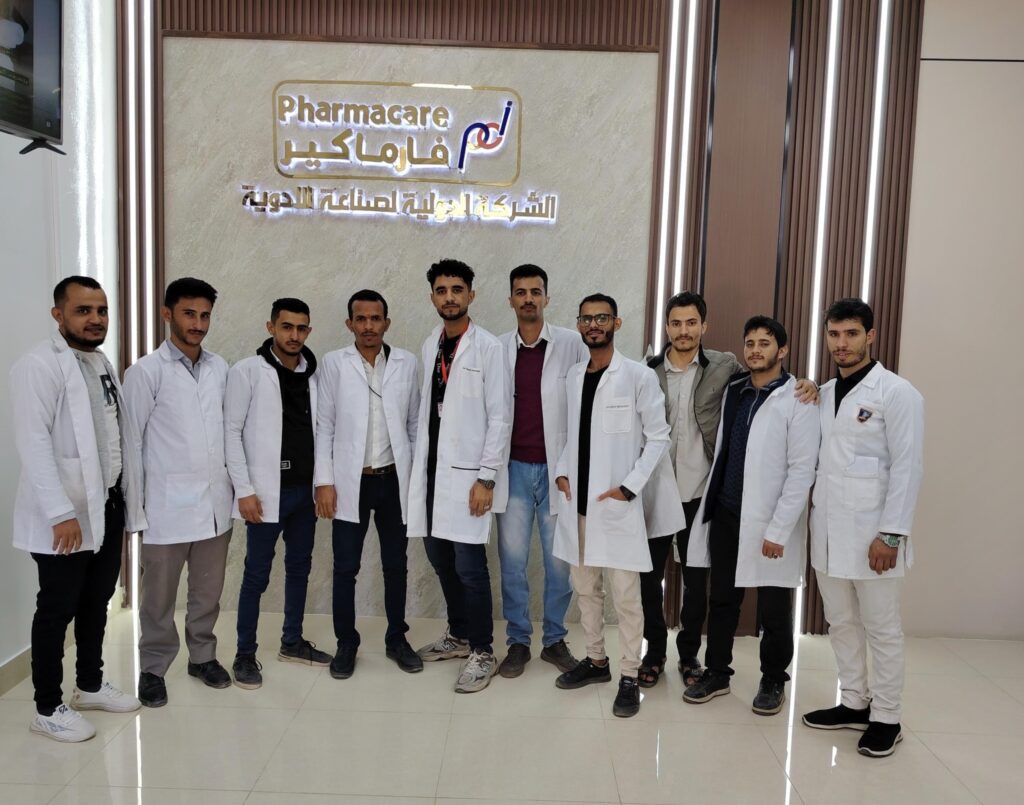 طلاب صيدلة جامعة الناصر تدريب فارماكير: اختتام البرنامج العملي بمصنع الدولية