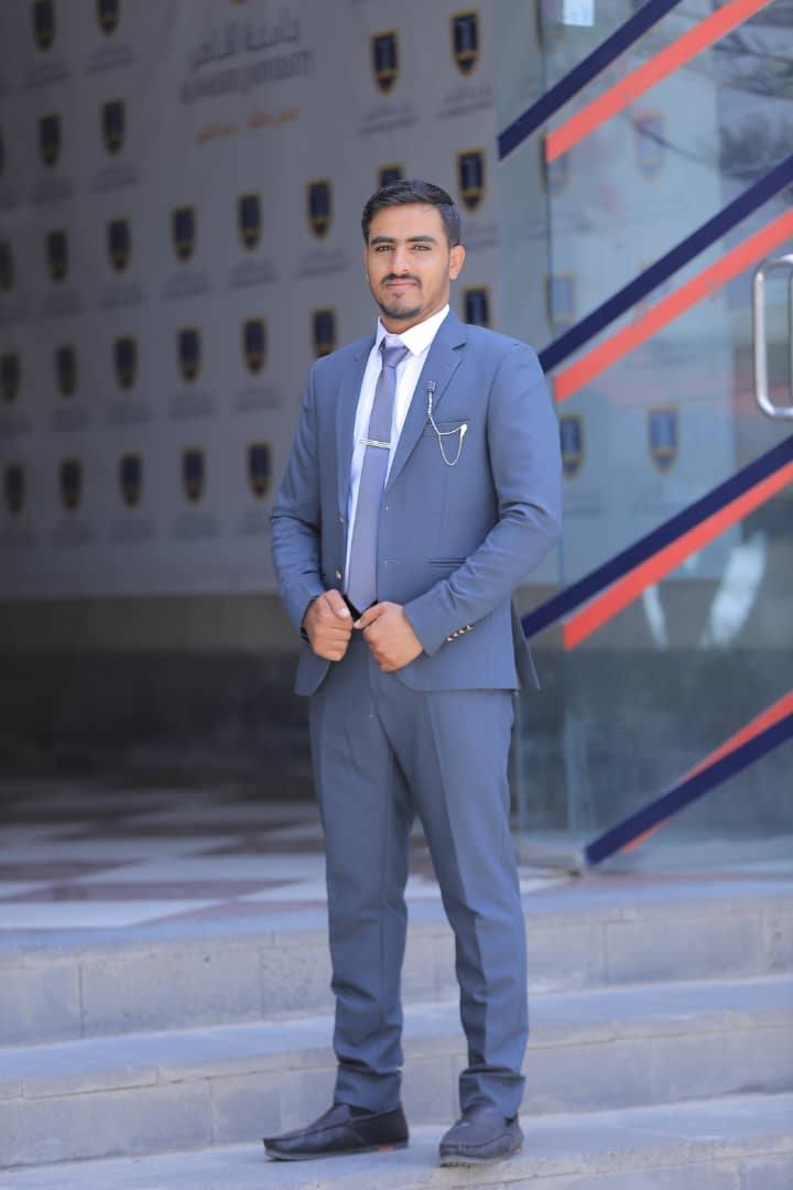 الطالب احمد محمد عبدالرب خريج محاسبة جامعة الناصر
