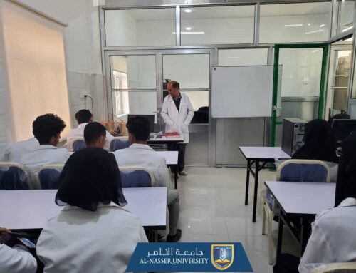 جامعة الناصر تعزّز الجانب التطبيقي لطلاب الصيدلة بنزول ميداني إلى مختبر الرقابة الدوائية