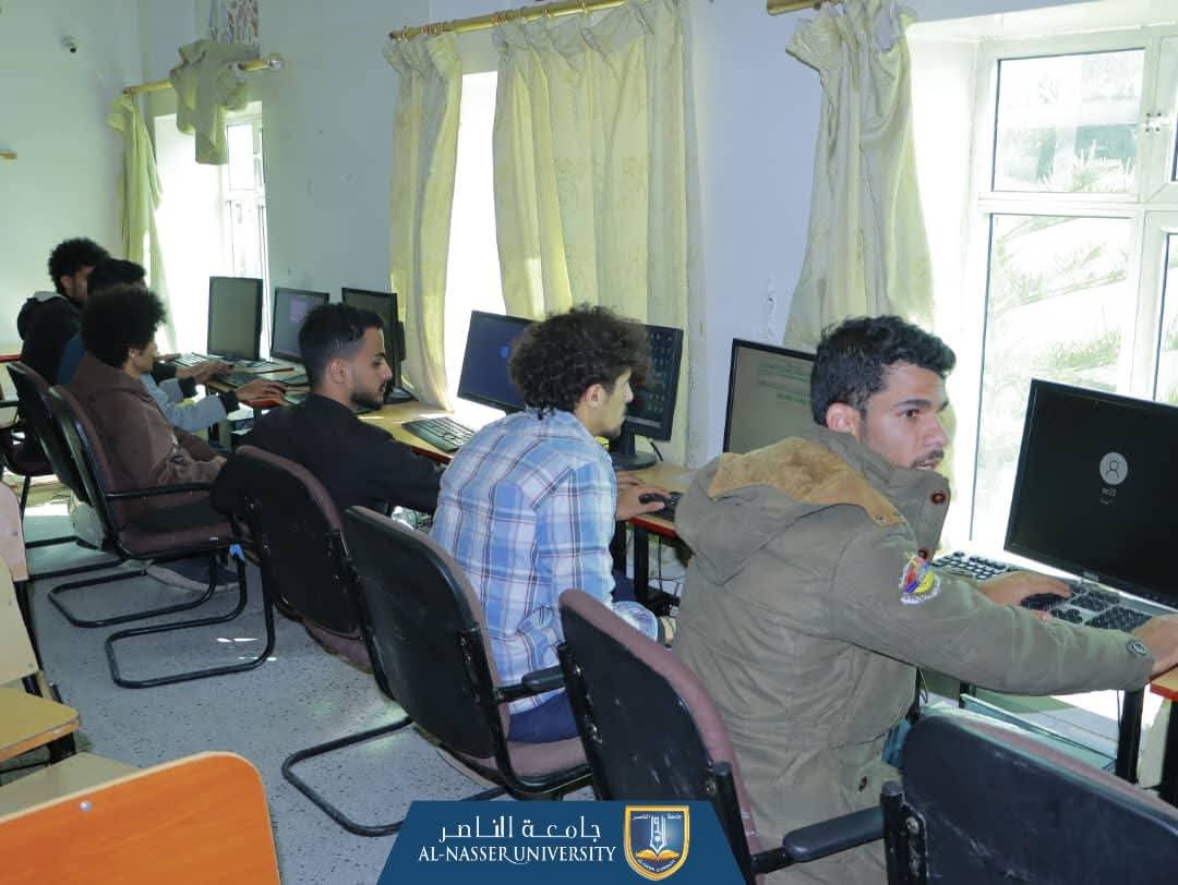 تعزيز المهارات المهنية لطلاب العلوم الإدارية عبر الدورات التطبيقية المستمرة - جامعة الناصر