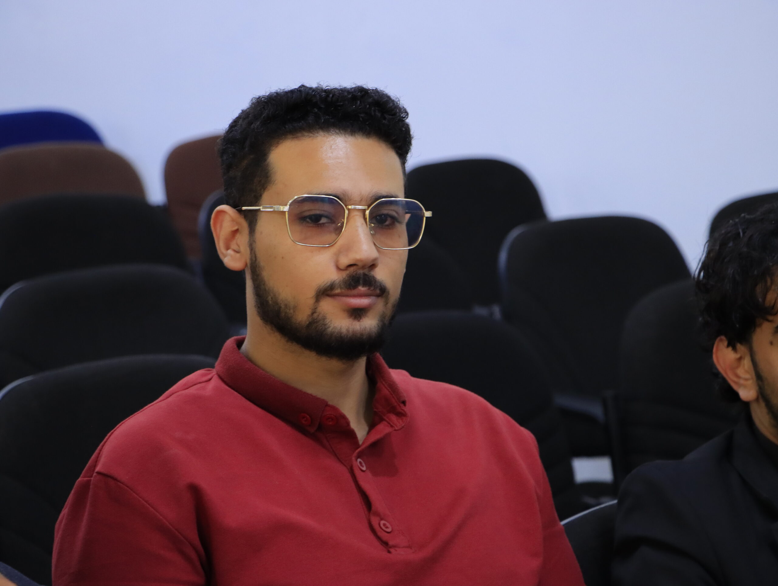 جامعة الناصر تعزز كفاءة خريجيها بلقاءات تحضيرية بكلية العلوم الإدارية والمالية.