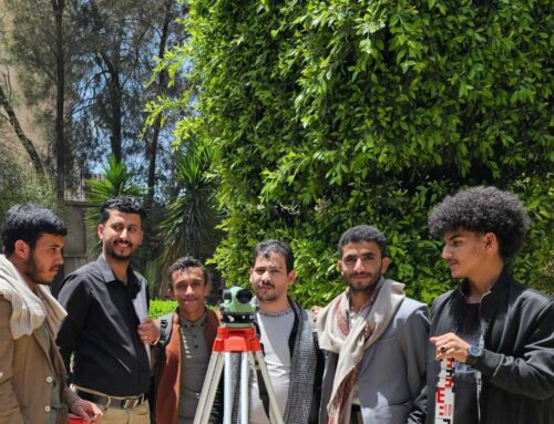 طلاب الهندسة المدنية بجامعة الناصر يطبقون عملياً مقرر المساحة (1)