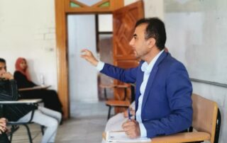 اجتماع نائب عميد كلية الهندسة وعلوم الحاسوب بجامعة الناصر أ.د. محمد الجودة مع الطلبة الخريجين لمناقشة مشاريع التخرج في تخصصات الأمن السيبراني وعلوم البيانات والذكاء الاصطناعي.