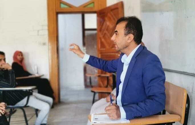 اجتماع نائب عميد كلية الهندسة وعلوم الحاسوب بجامعة الناصر أ.د. محمد الجودة مع الطلبة الخريجين لمناقشة مشاريع التخرج في تخصصات الأمن السيبراني وعلوم البيانات والذكاء الاصطناعي.