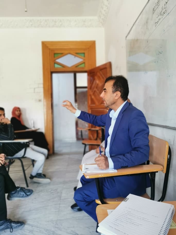 اجتماع نائب عميد كلية الهندسة وعلوم الحاسوب بجامعة الناصر أ.د. محمد الجودة مع الطلبة الخريجين لمناقشة مشاريع التخرج في تخصصات الأمن السيبراني وعلوم البيانات والذكاء الاصطناعي.