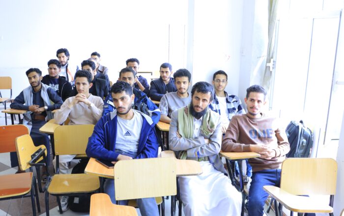 لقاء رئيس قسم تقنية المعلومات لمناقشة أبحاث التخرج بجامعة الناصر 2026