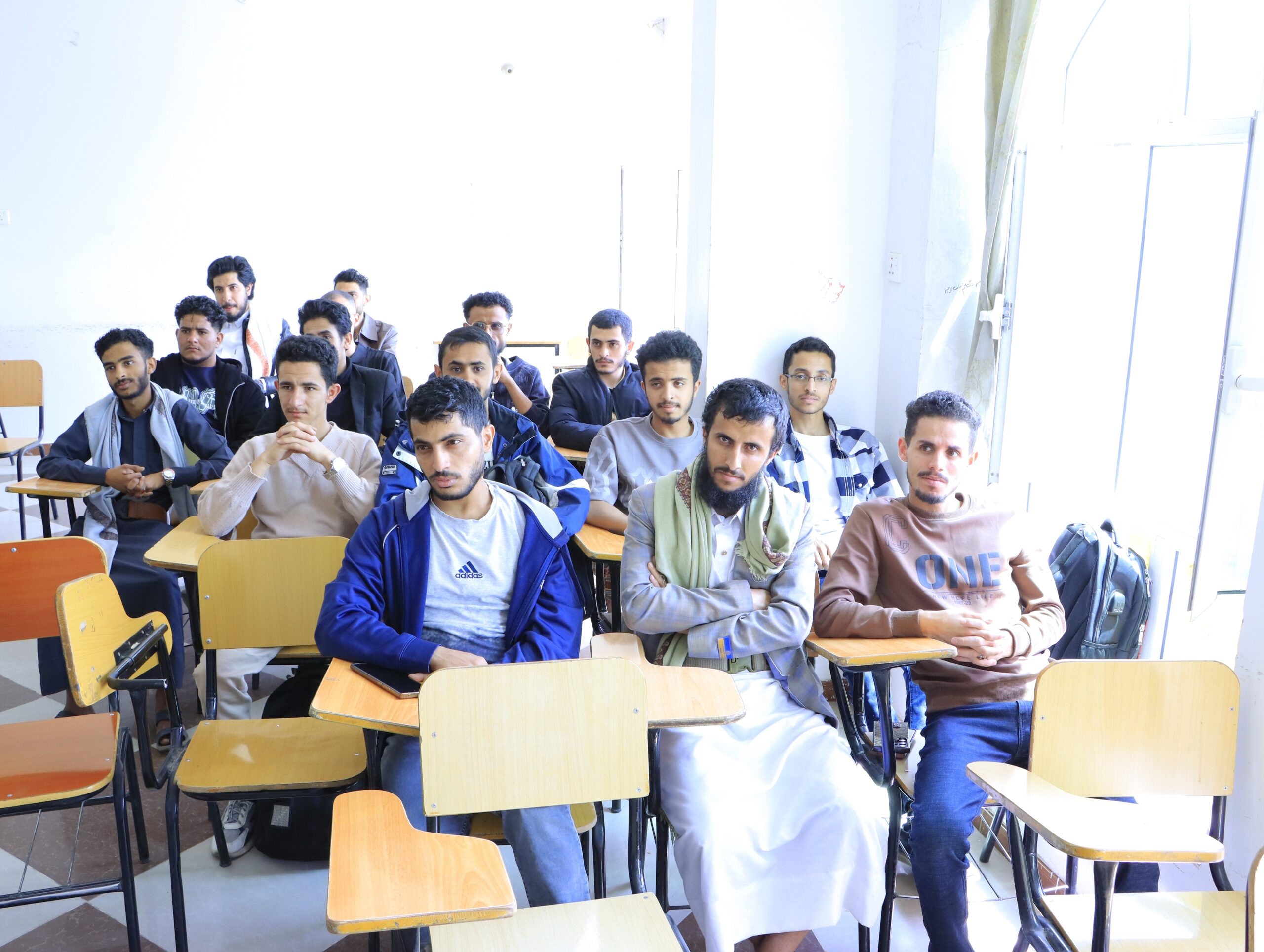 لقاء رئيس قسم تقنية المعلومات لمناقشة أبحاث التخرج بجامعة الناصر 2026