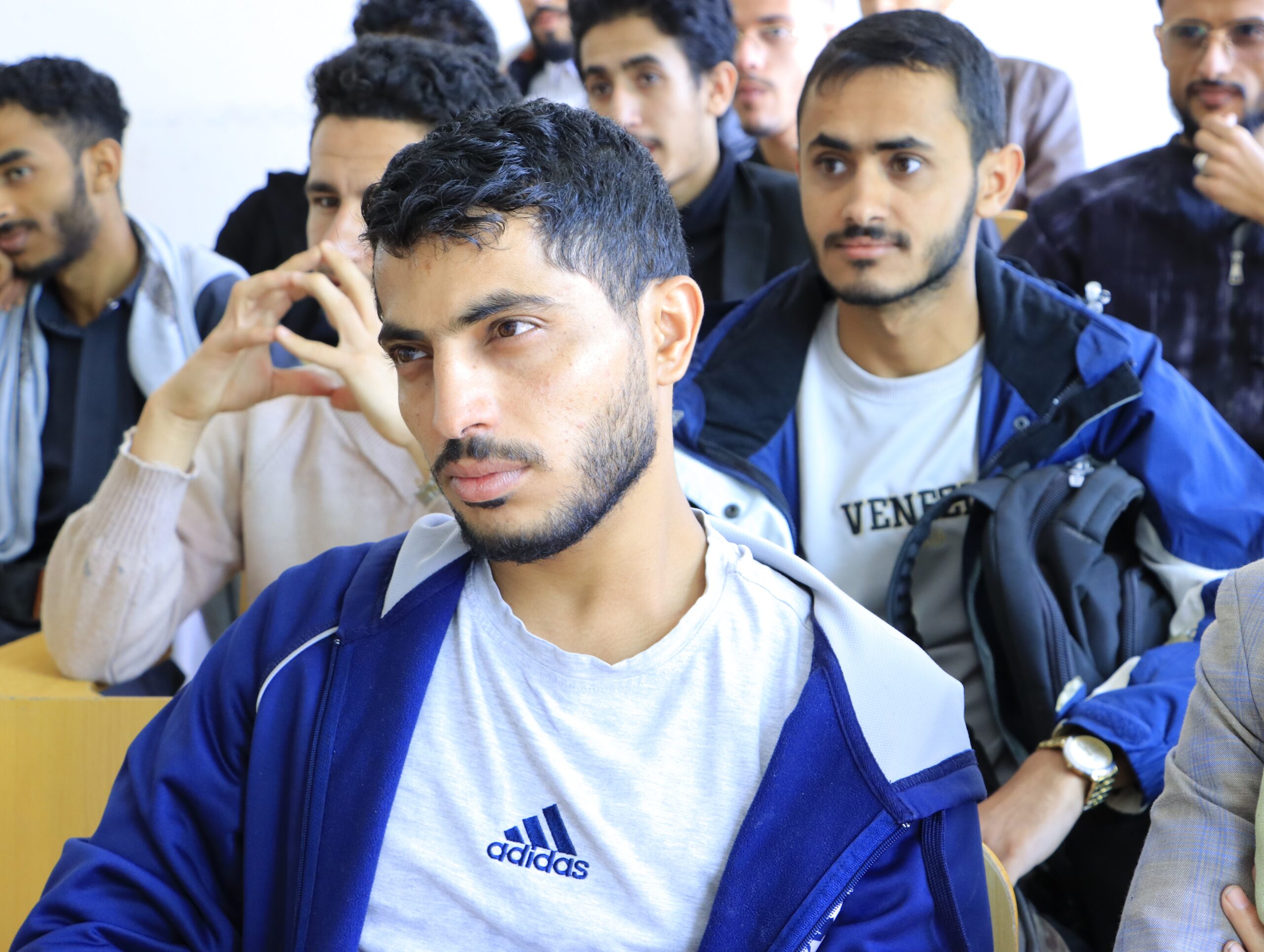 لقاء رئيس قسم تقنية المعلومات لمناقشة أبحاث التخرج بجامعة الناصر 2026