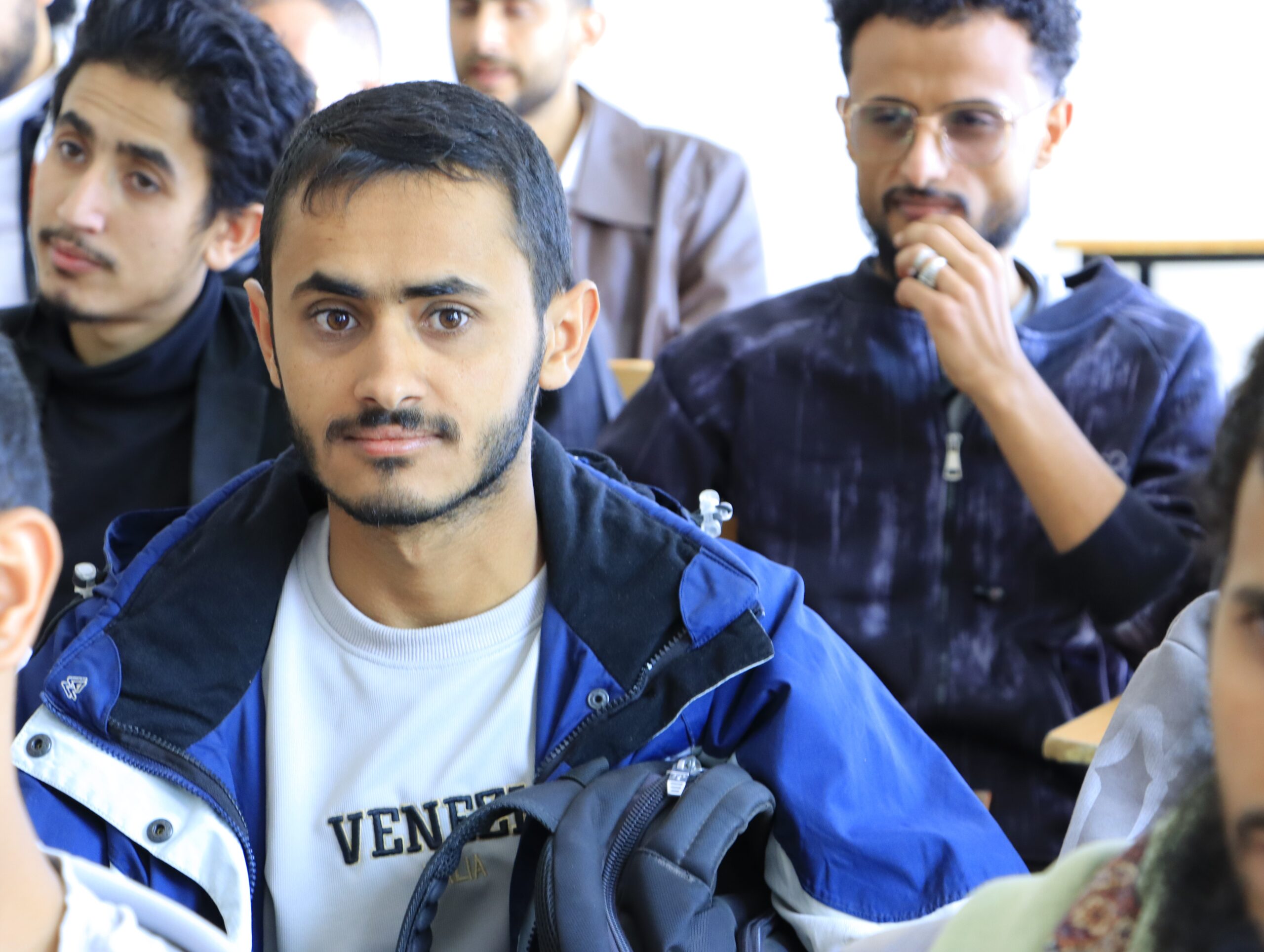 لقاء رئيس قسم تقنية المعلومات لمناقشة أبحاث التخرج بجامعة الناصر 2026