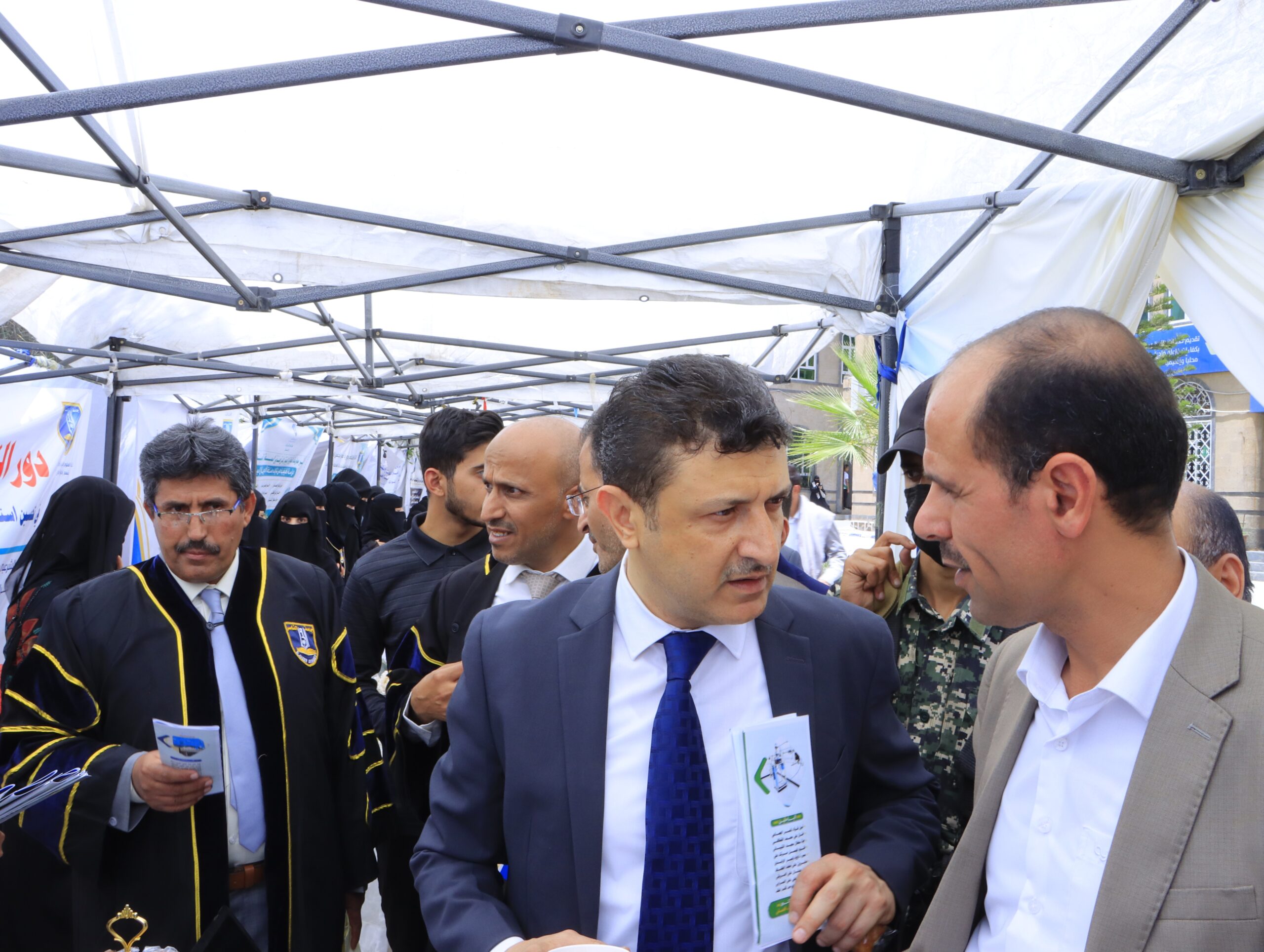 جامعة الناصر تطلق الأسبوع العلمي الحادي عشر لمناقشة أبحاث تخرج كلية العلوم الإدارية والمالية بصنعاء، بحضور أكاديمي ورسمي رفيع.