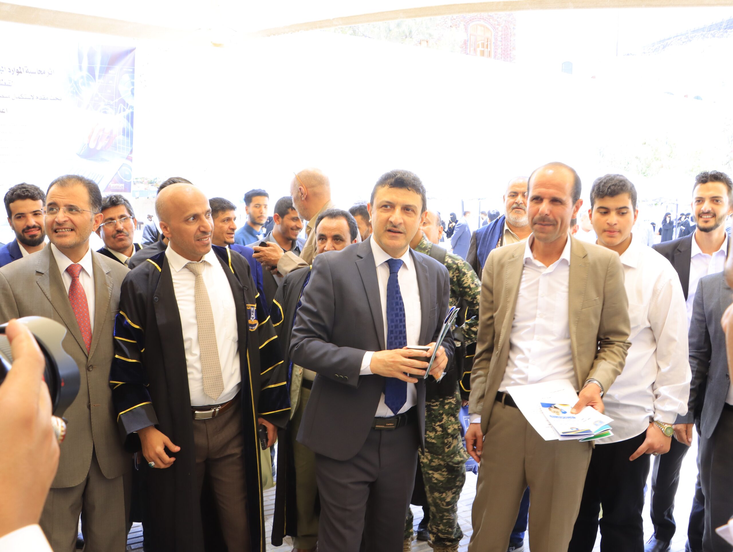 جامعة الناصر تطلق الأسبوع العلمي الحادي عشر لمناقشة أبحاث تخرج كلية العلوم الإدارية والمالية بصنعاء، بحضور أكاديمي ورسمي رفيع.