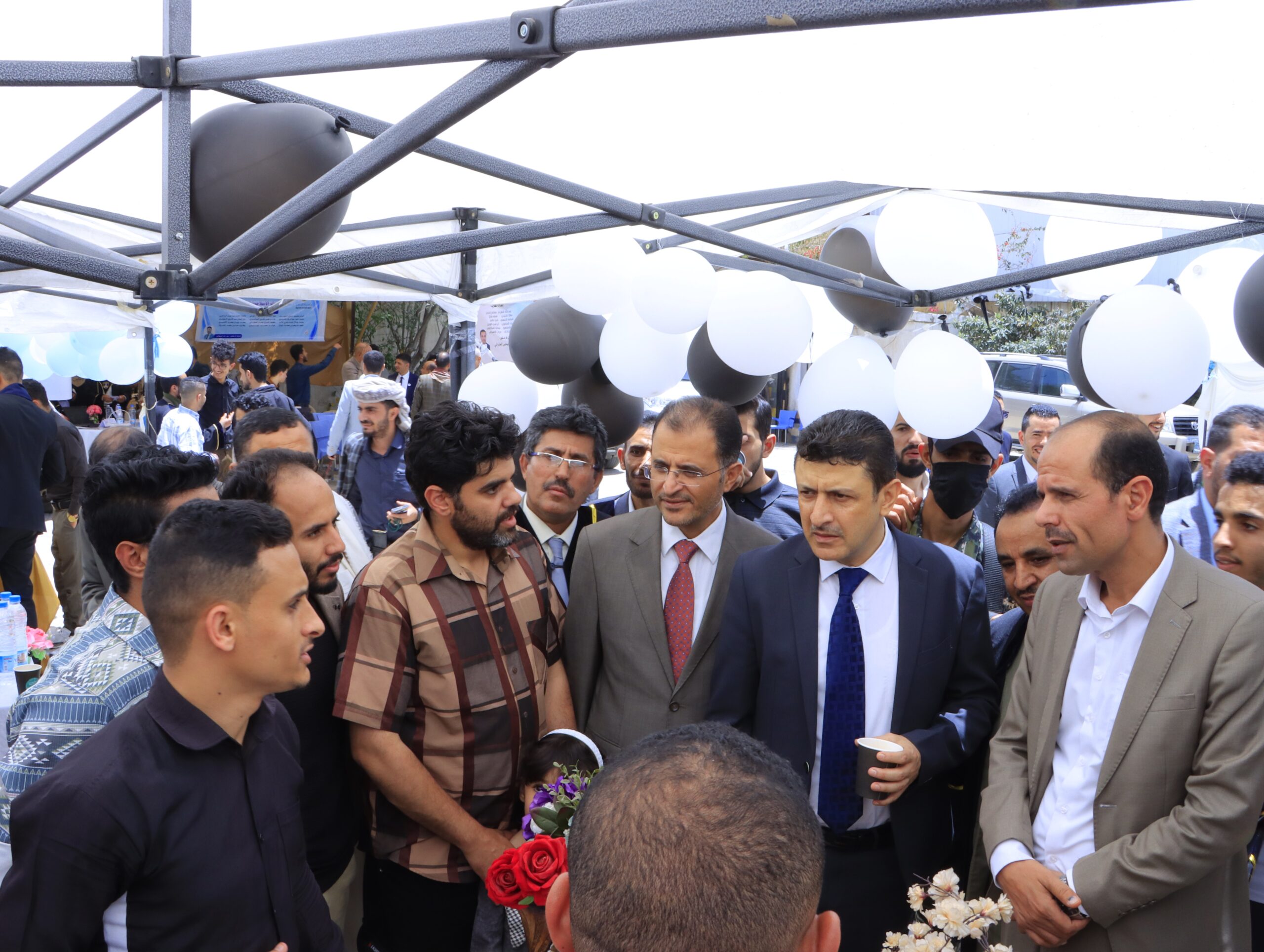 جامعة الناصر تطلق الأسبوع العلمي الحادي عشر لمناقشة أبحاث تخرج كلية العلوم الإدارية والمالية بصنعاء، بحضور أكاديمي ورسمي رفيع.