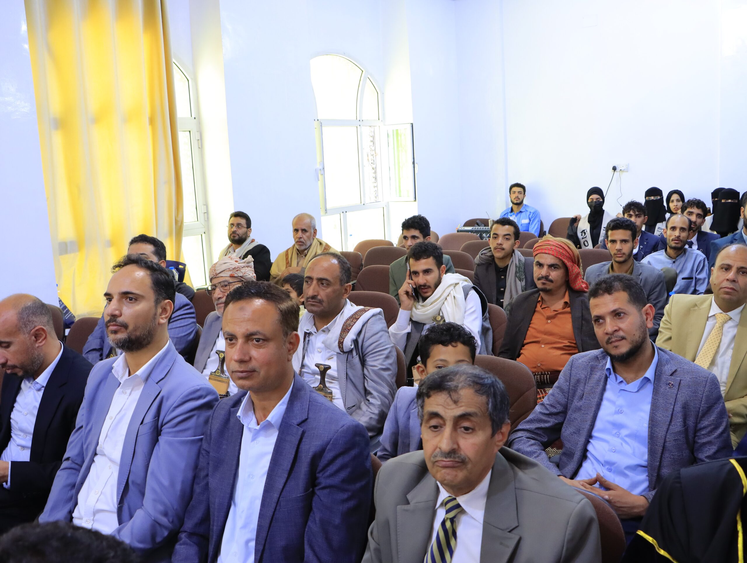 جامعة الناصر تطلق الأسبوع العلمي الحادي عشر لمناقشة أبحاث تخرج كلية العلوم الإدارية والمالية بصنعاء، بحضور أكاديمي ورسمي رفيع.