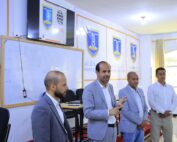 رئيس جامعة الناصر خلال تدشين دورة TESOL