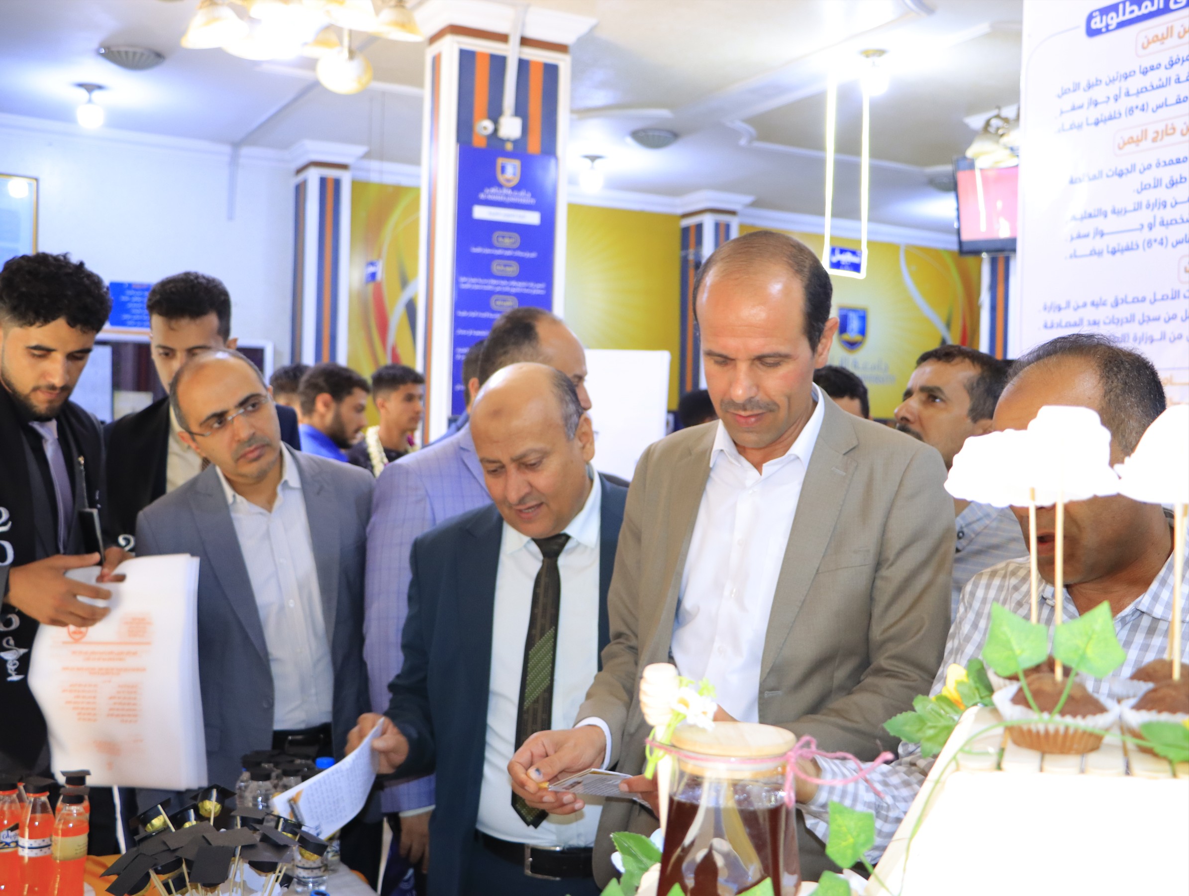 مشاريع طلاب الصيدلة والمختبرات والتمريض والتغذية العلاجية في جامعة الناصر