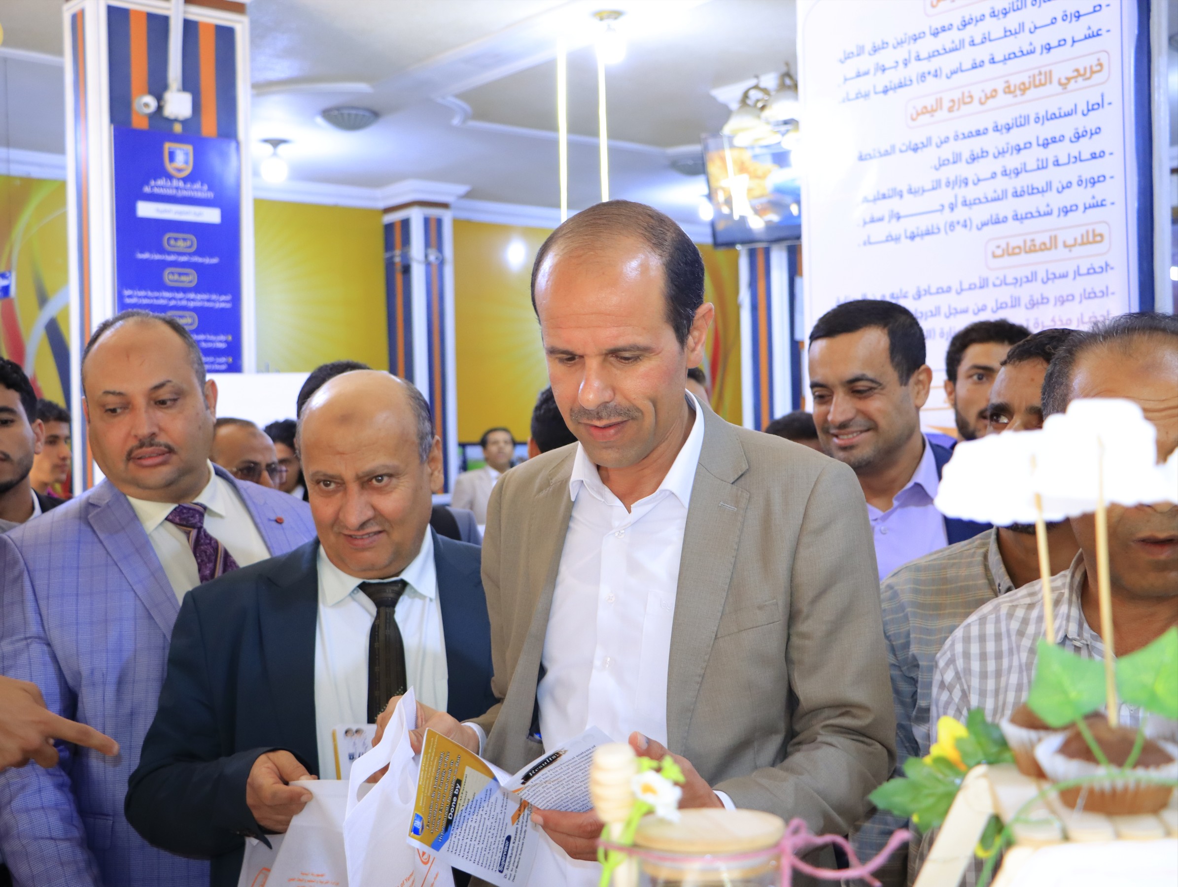 مشاريع طلاب الصيدلة والمختبرات والتمريض والتغذية العلاجية في جامعة الناصر