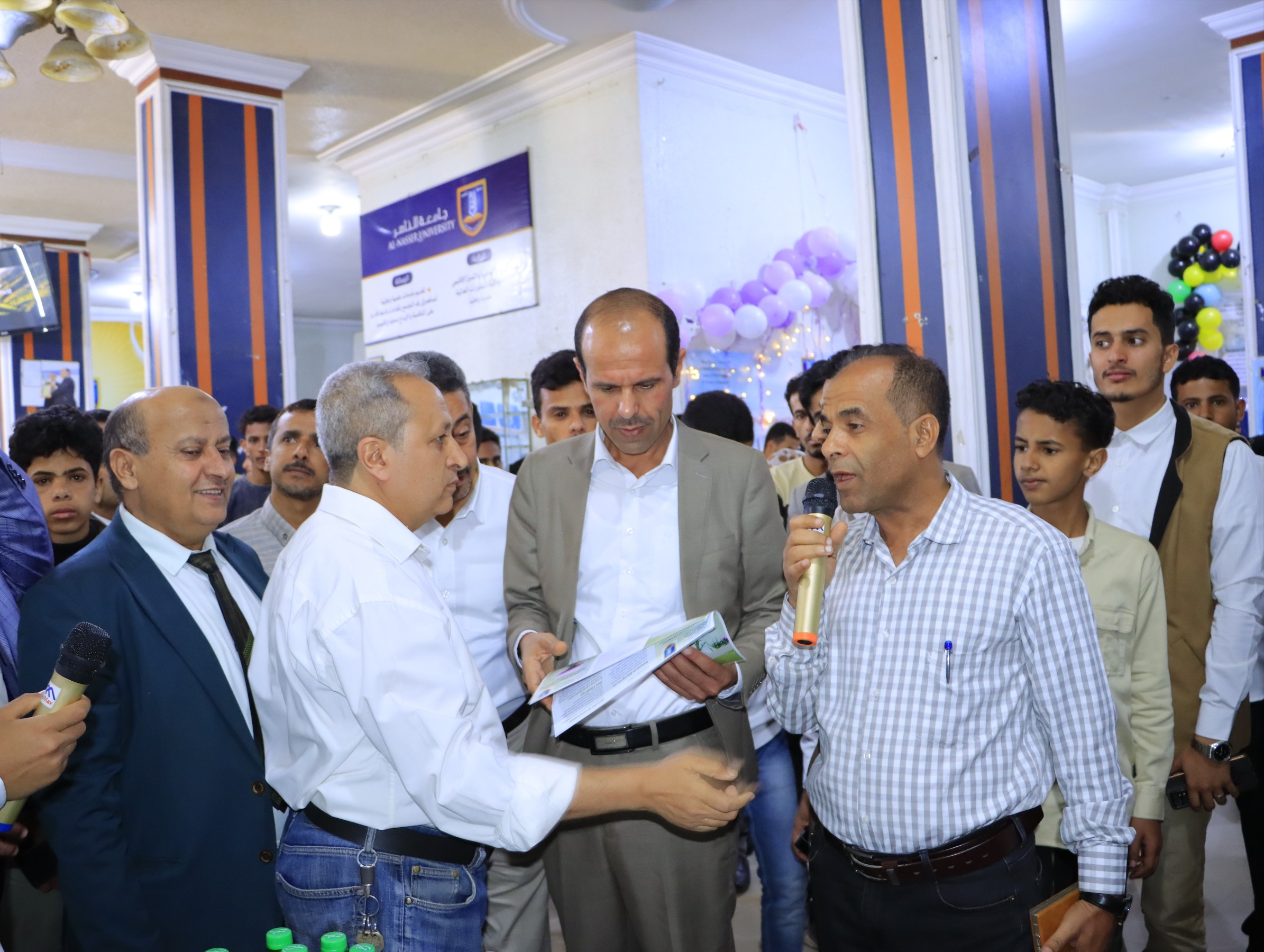 مشاريع طلاب الصيدلة والمختبرات والتمريض والتغذية العلاجية في جامعة الناصر