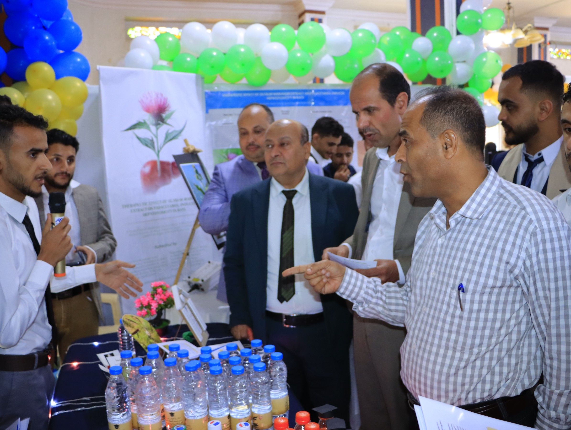 مشاريع طلاب الصيدلة والمختبرات والتمريض والتغذية العلاجية في جامعة الناصر