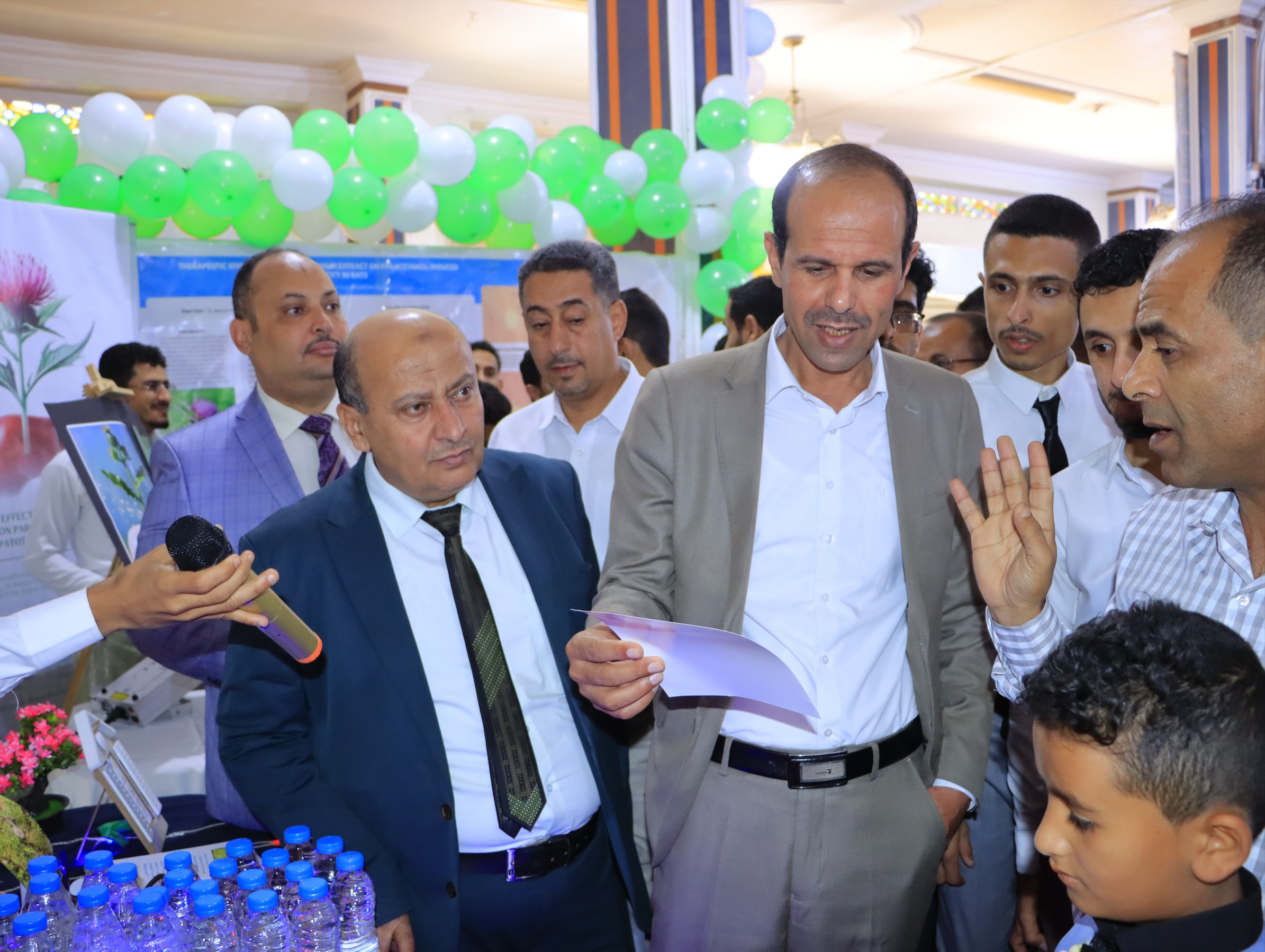 مشاريع طلاب الصيدلة والمختبرات والتمريض والتغذية العلاجية في جامعة الناصر