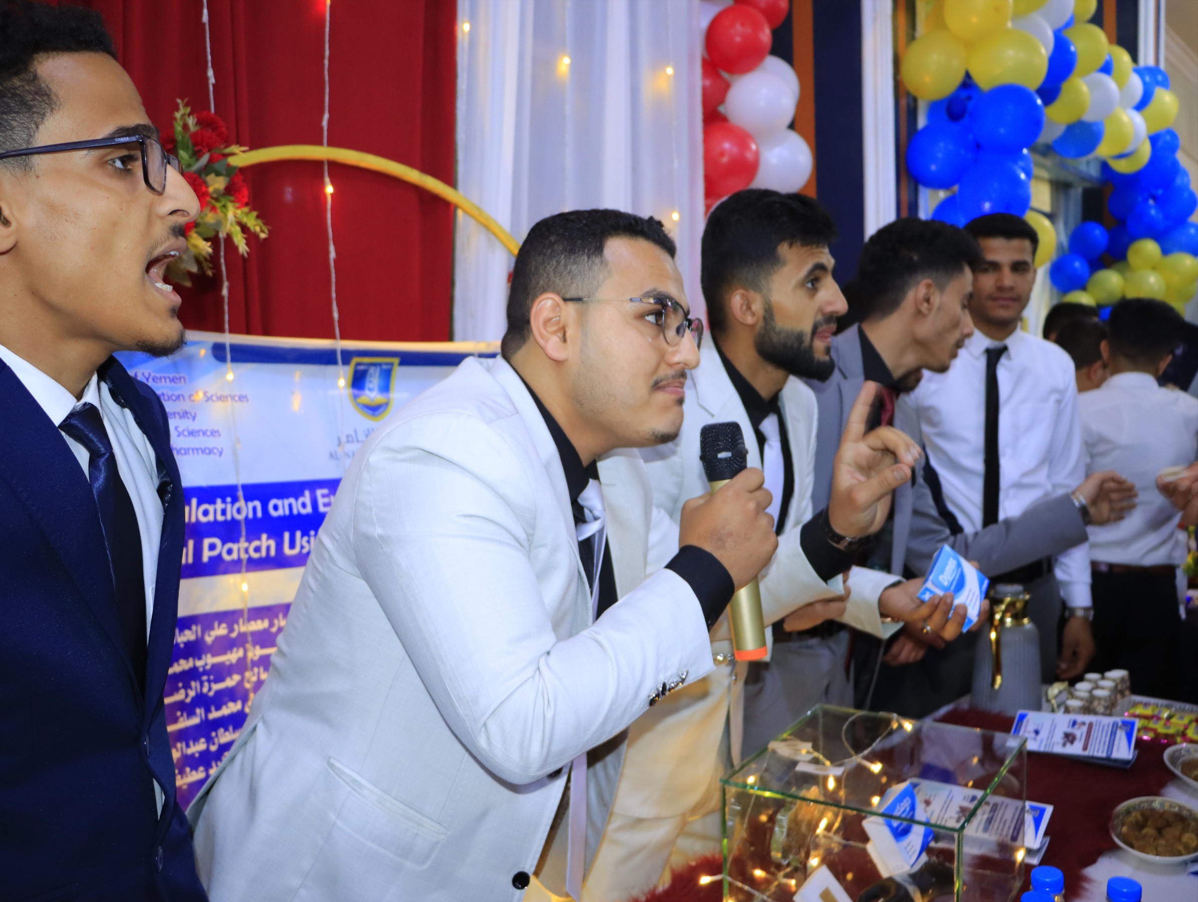 مشاريع طلاب الصيدلة والمختبرات والتمريض والتغذية العلاجية في جامعة الناصر