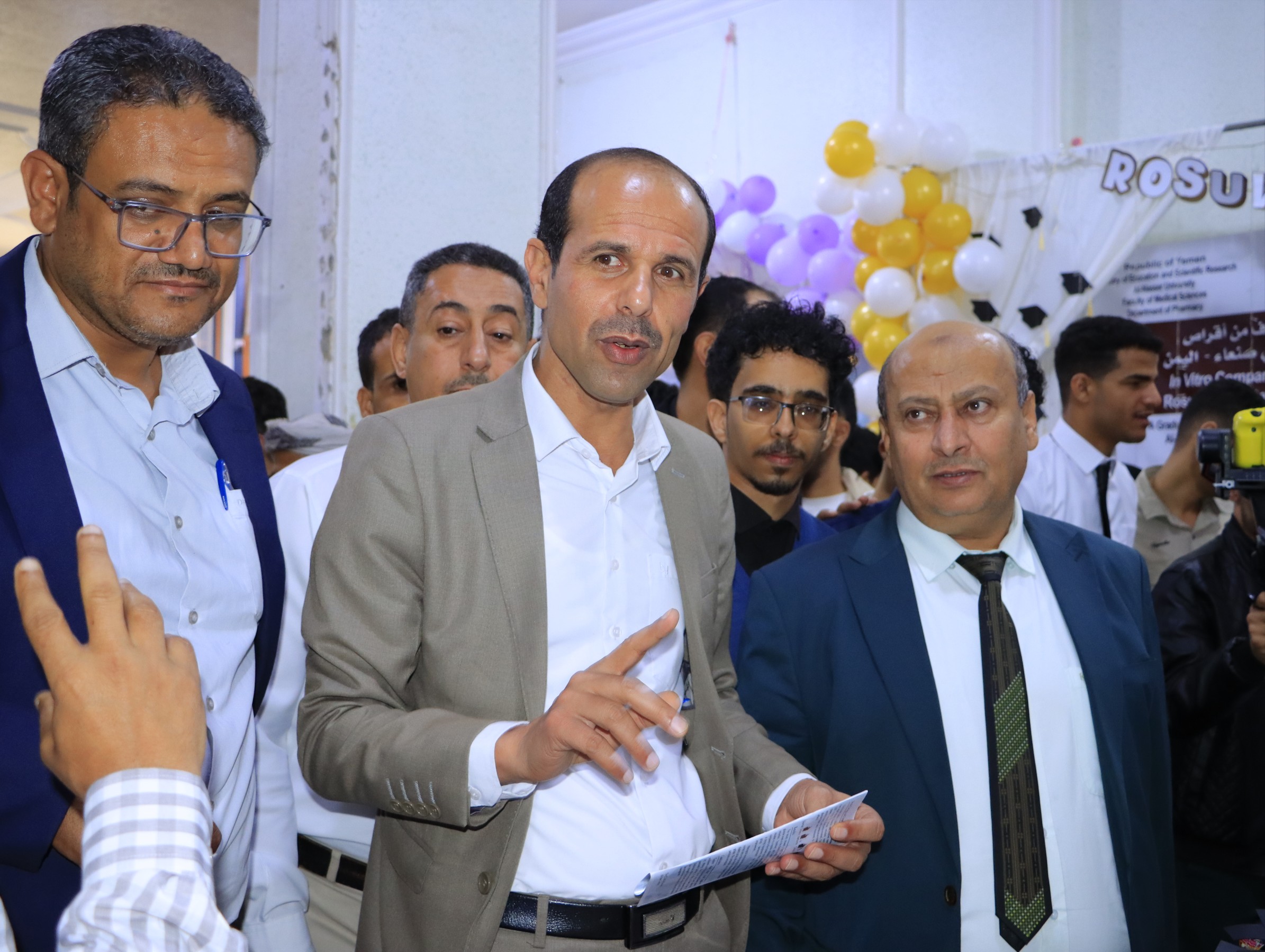 مشاريع طلاب الصيدلة والمختبرات والتمريض والتغذية العلاجية في جامعة الناصر