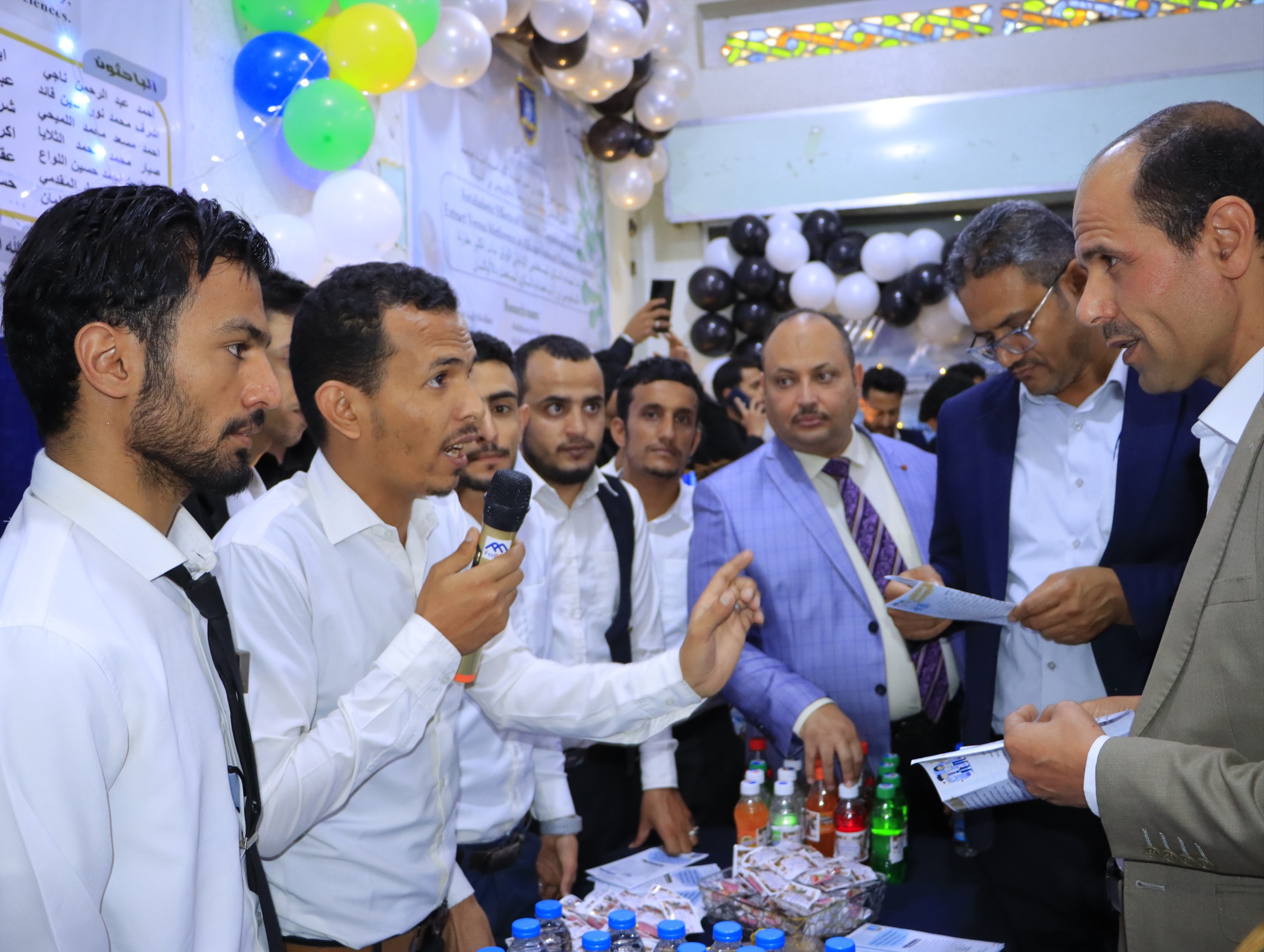 مشاريع طلاب الصيدلة والمختبرات والتمريض والتغذية العلاجية في جامعة الناصر