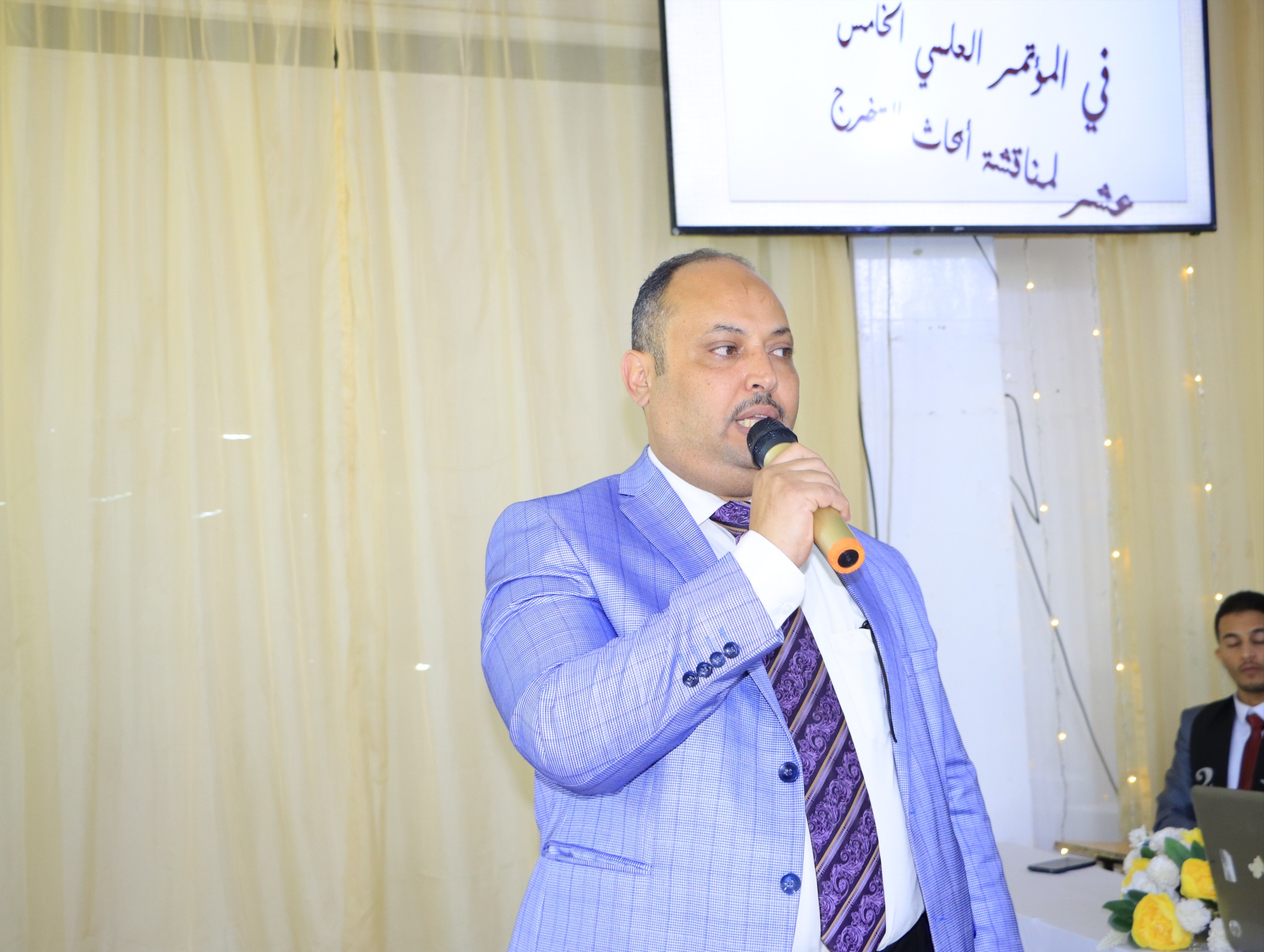 مشاريع طلاب الصيدلة والمختبرات والتمريض والتغذية العلاجية في جامعة الناصر