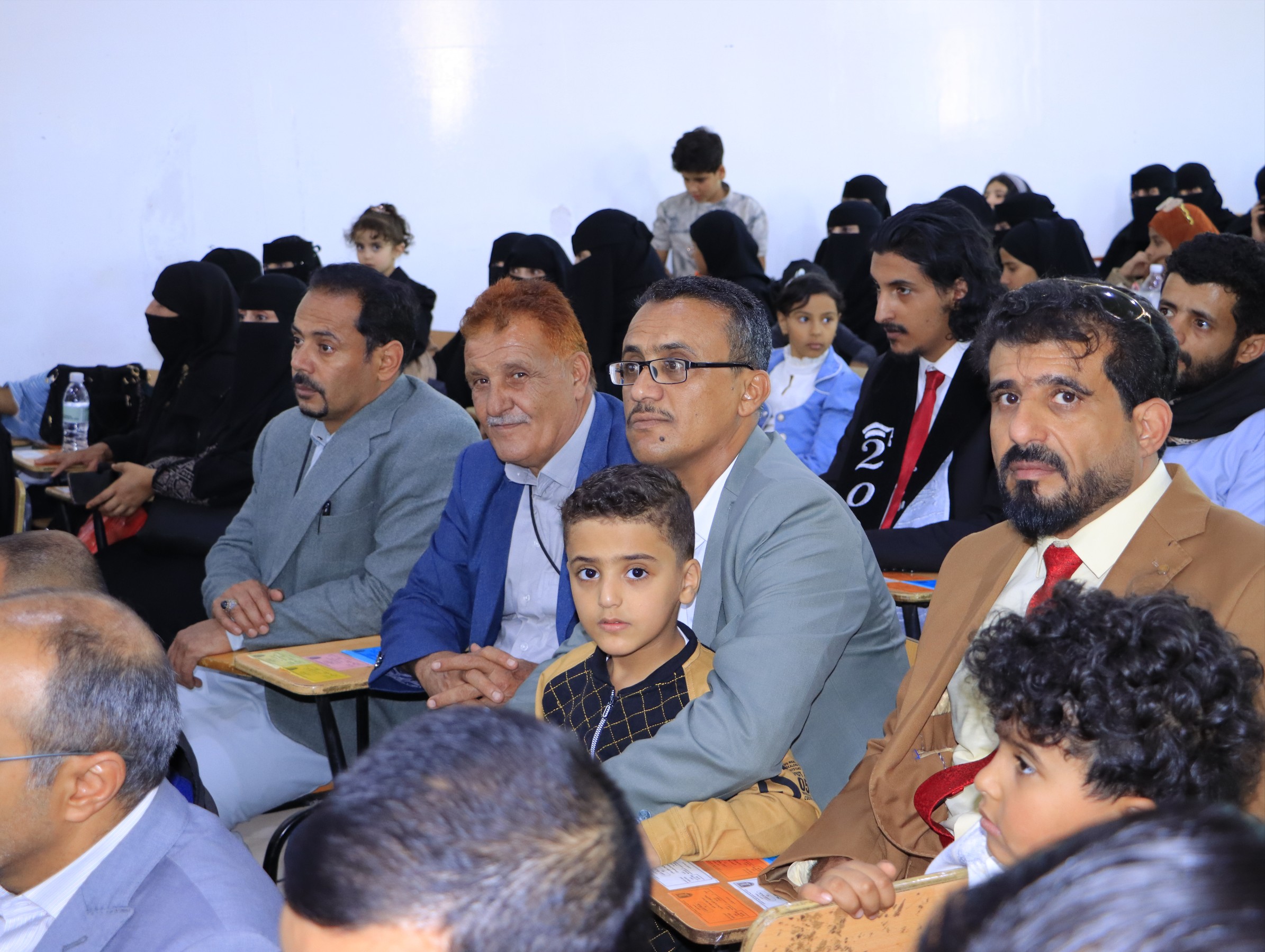 مشاريع طلاب الصيدلة والمختبرات والتمريض والتغذية العلاجية في جامعة الناصر