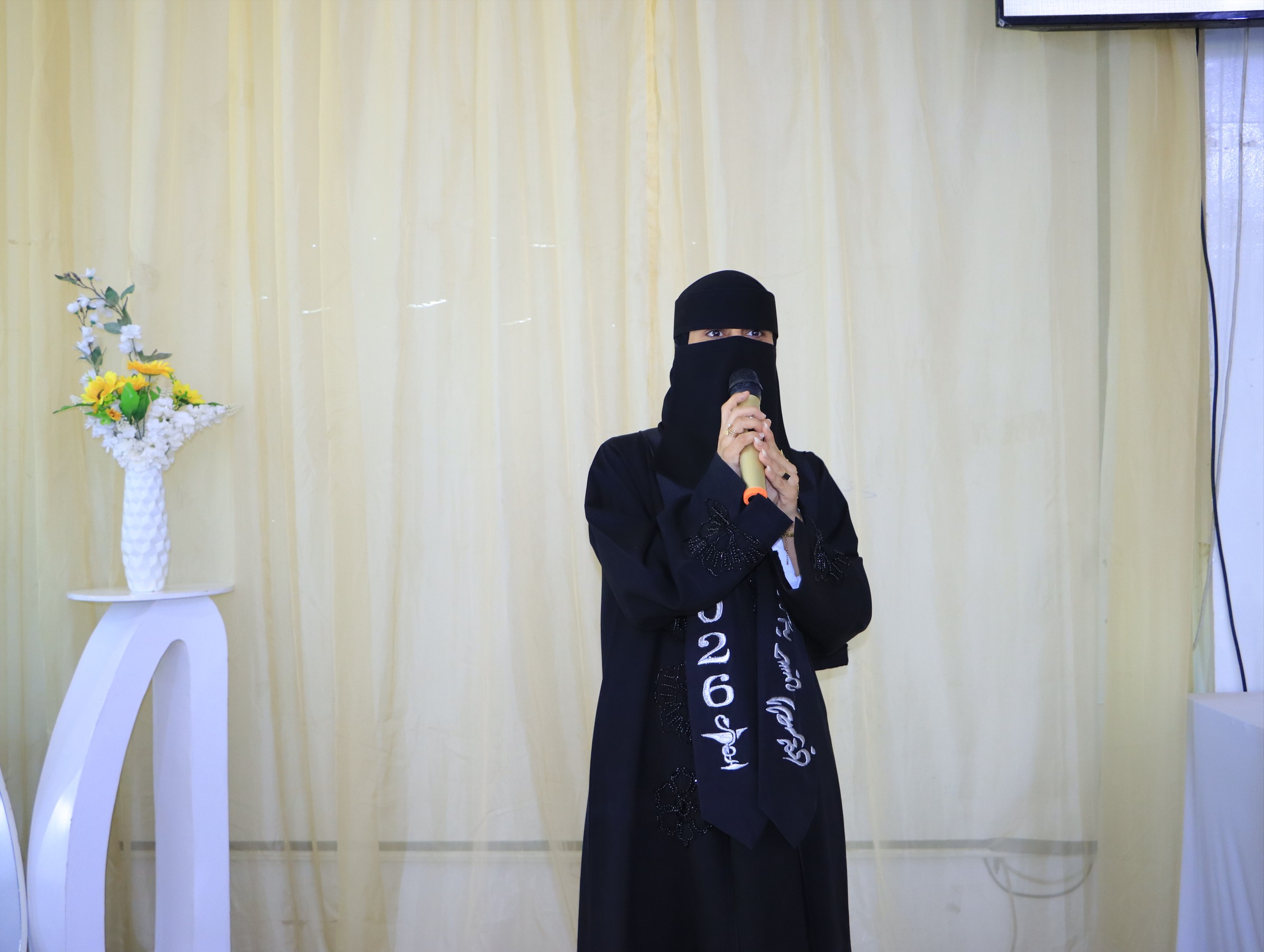 مشاريع طلاب الصيدلة والمختبرات والتمريض والتغذية العلاجية في جامعة الناصر