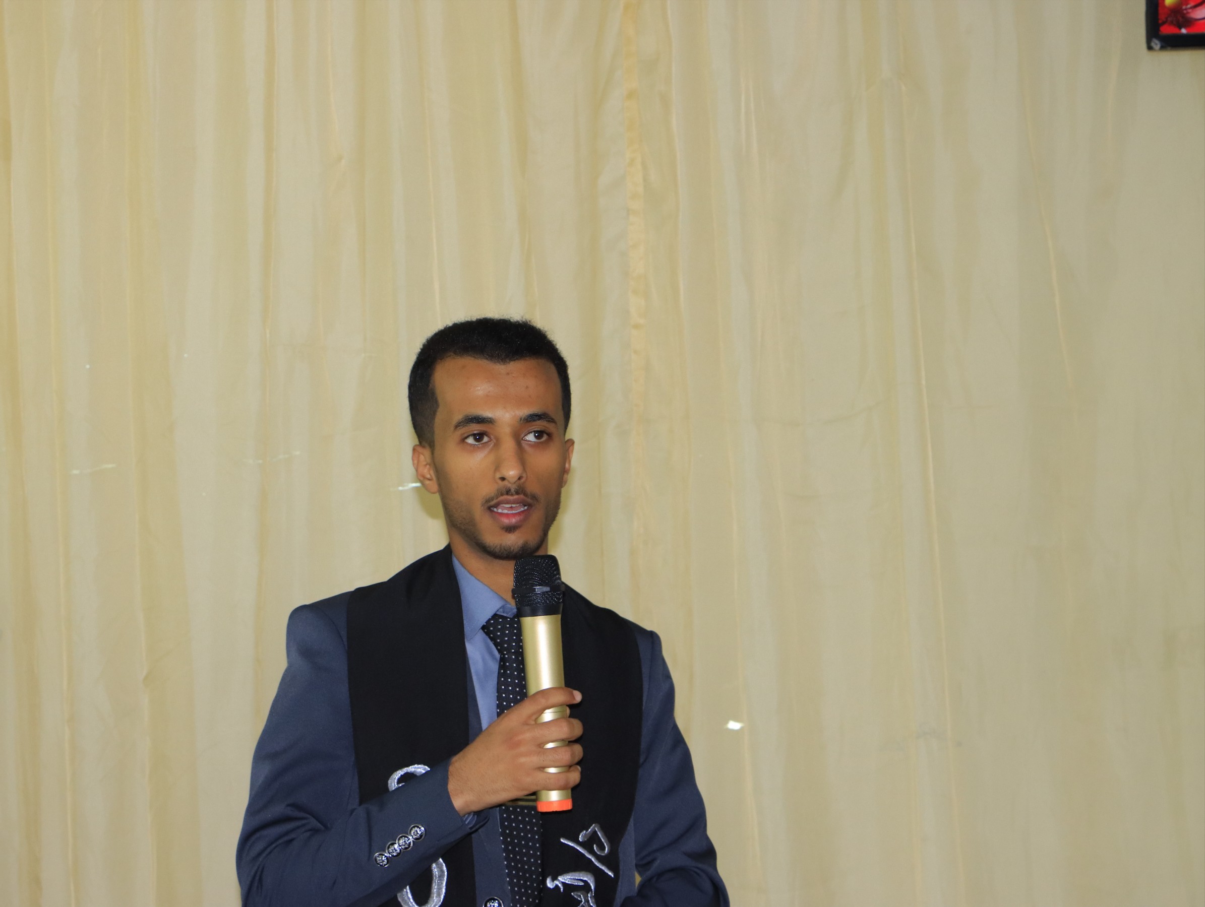 مشاريع طلاب الصيدلة والمختبرات والتمريض والتغذية العلاجية في جامعة الناصر