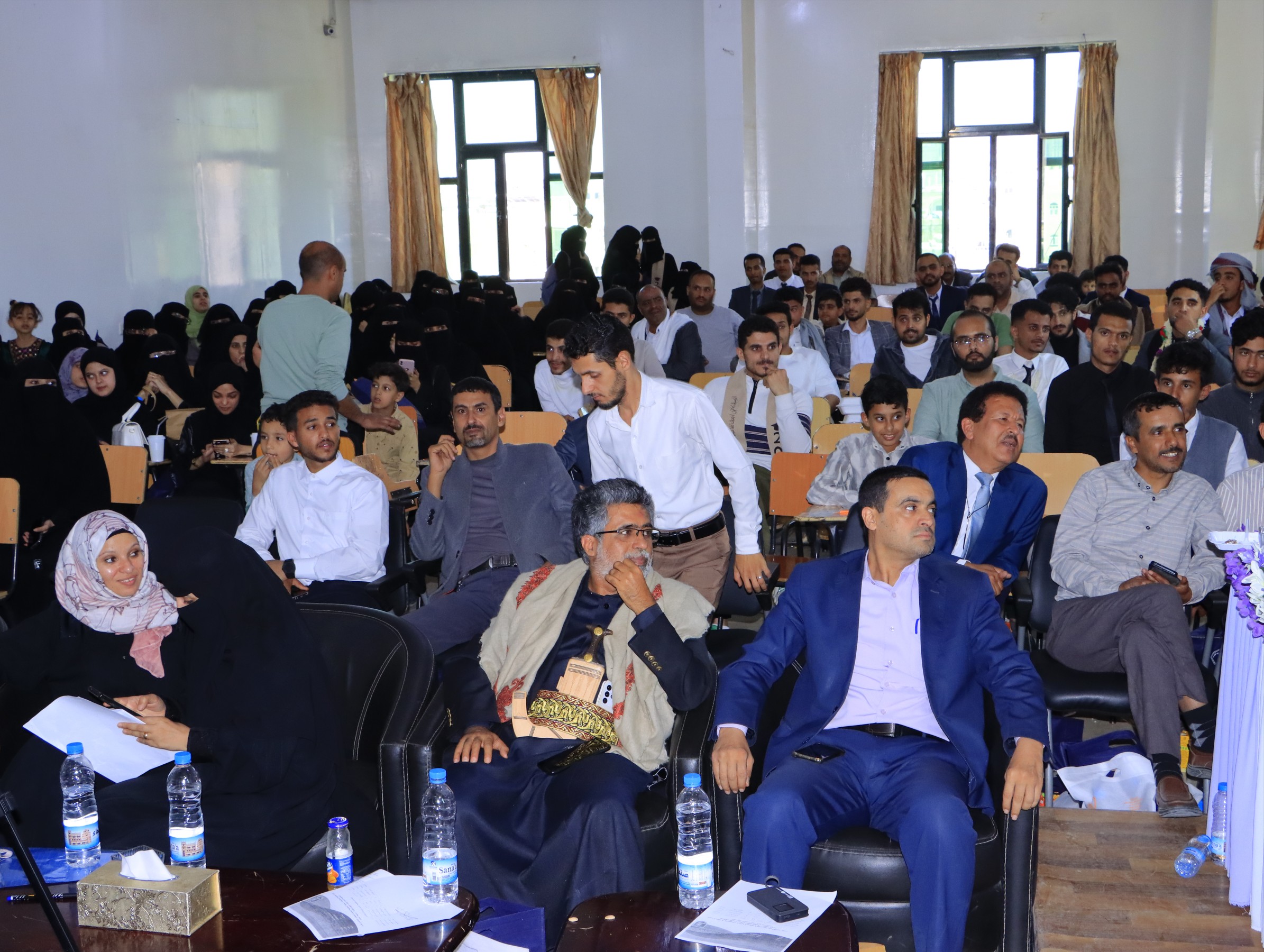 مشاريع طلاب الصيدلة والمختبرات والتمريض والتغذية العلاجية في جامعة الناصر