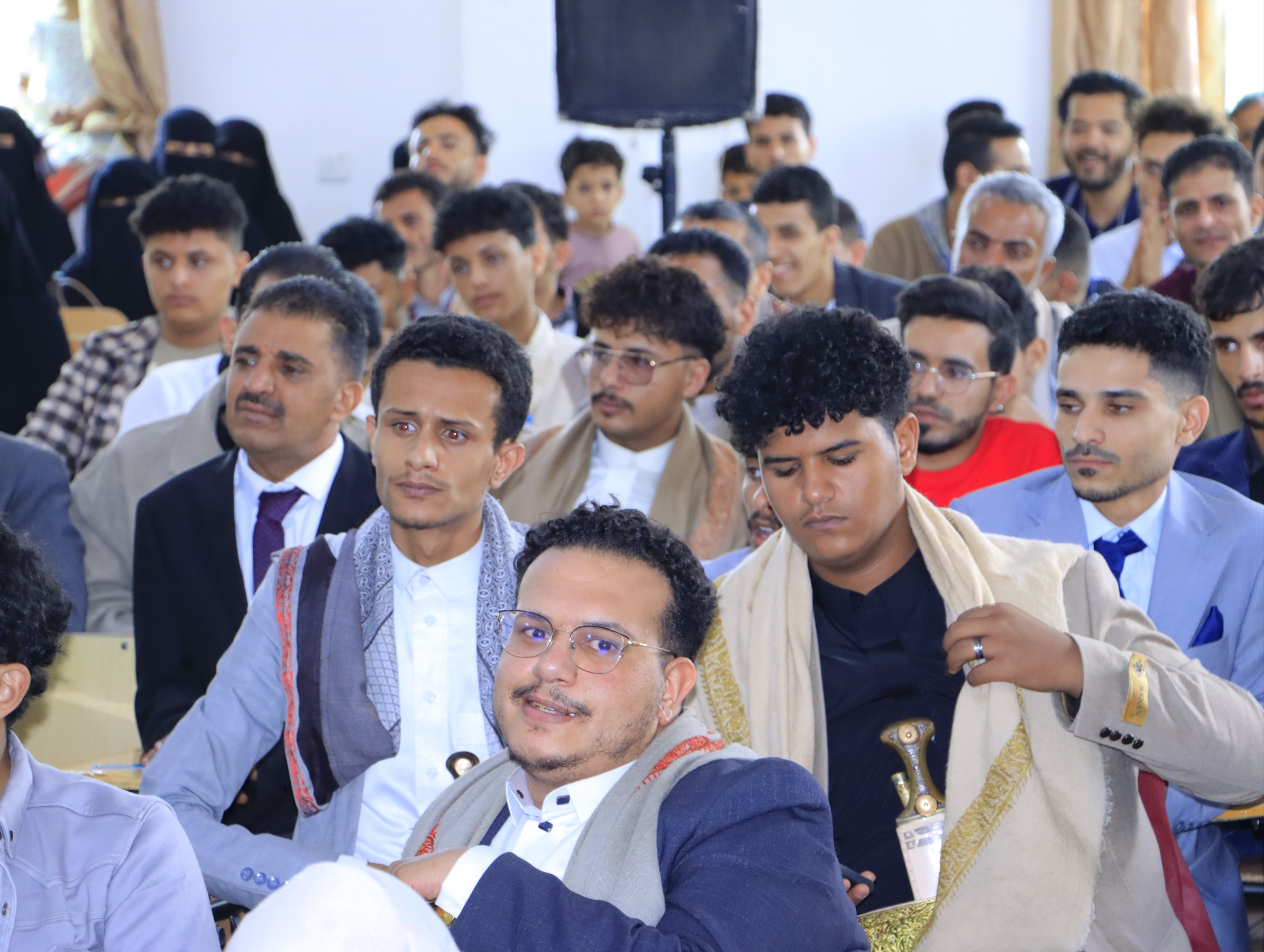 مناقشة أبحاث تخرج قسم الصيدلة في كلية العلوم الطبية بجامعة الناصر