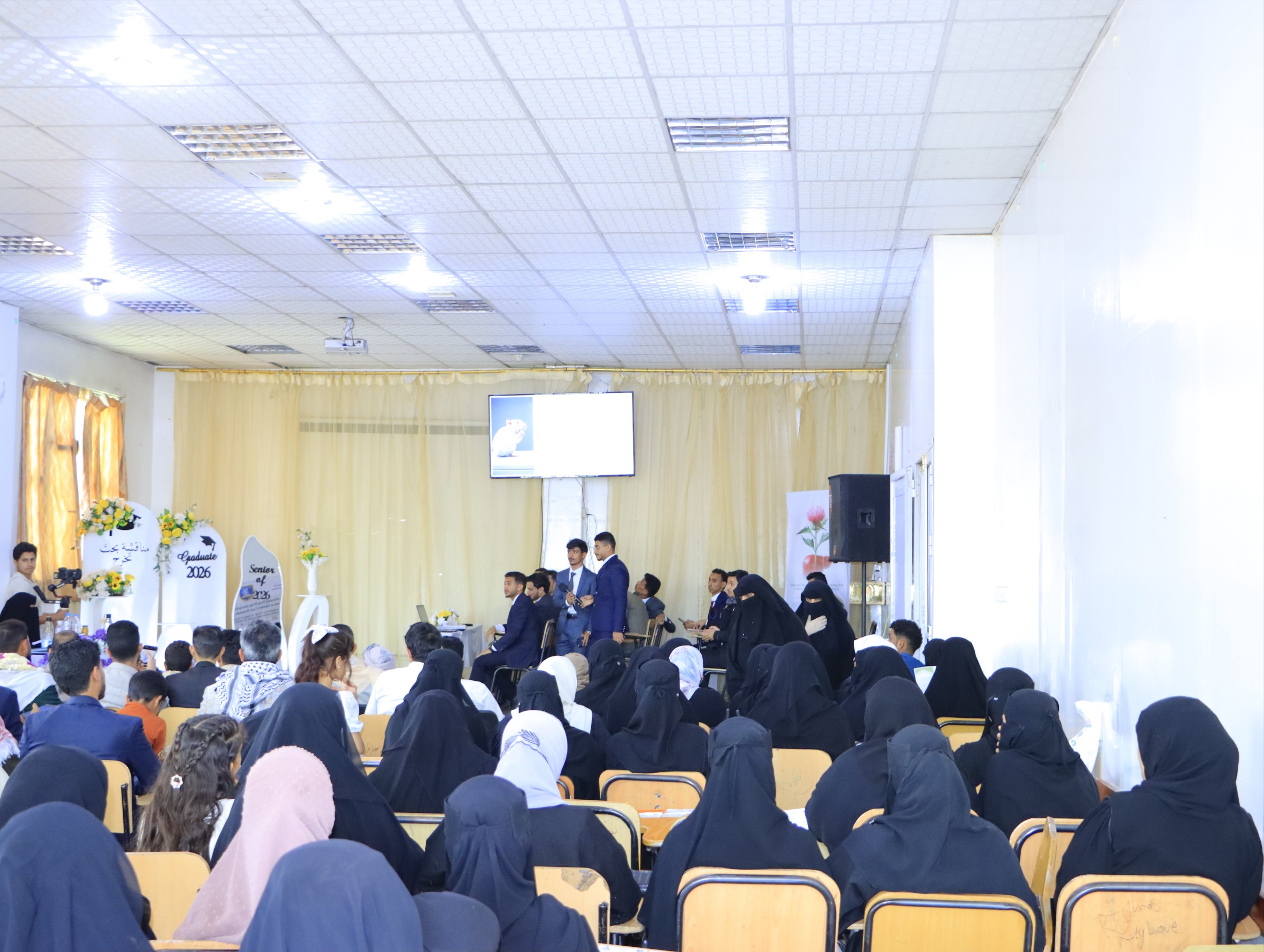 مناقشة أبحاث تخرج قسم الصيدلة في كلية العلوم الطبية بجامعة الناصر