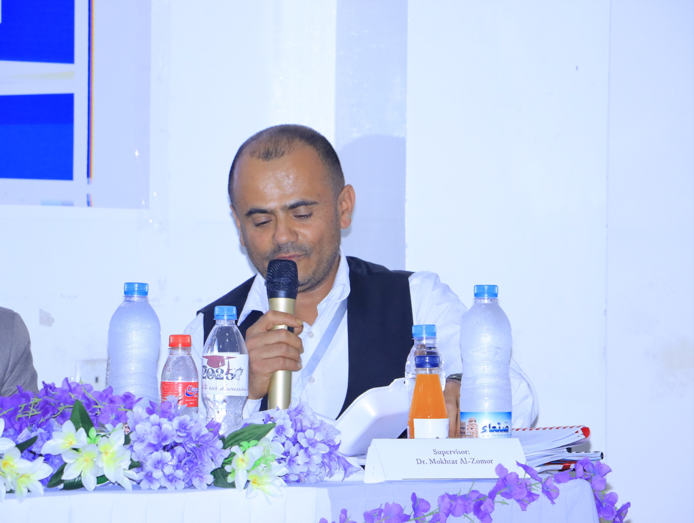 جانب من مناقشة أبحاث التخرج في المؤتمر العلمي الخامس عشر بكلية العلوم الطبية جامعة الناصر