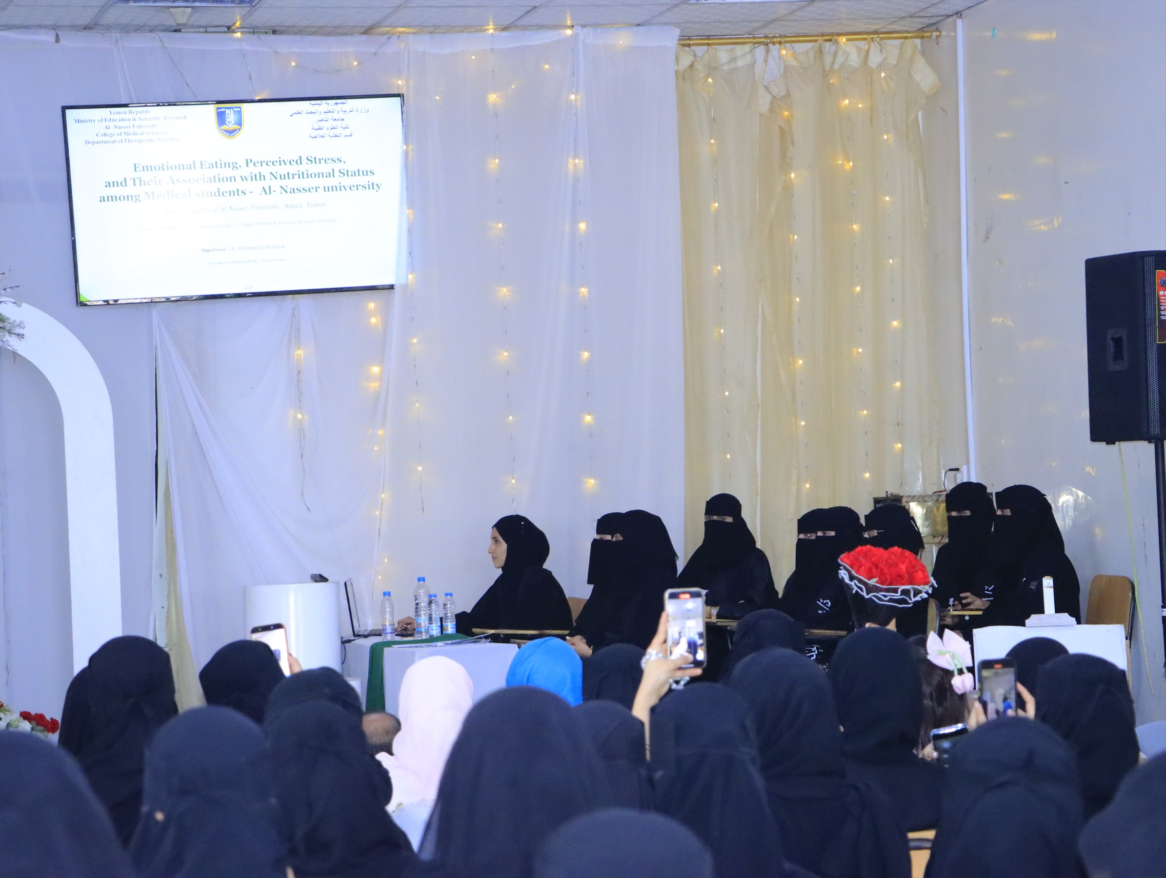 جانب من مناقشة أبحاث التخرج في المؤتمر العلمي الخامس عشر بكلية العلوم الطبية جامعة الناصر