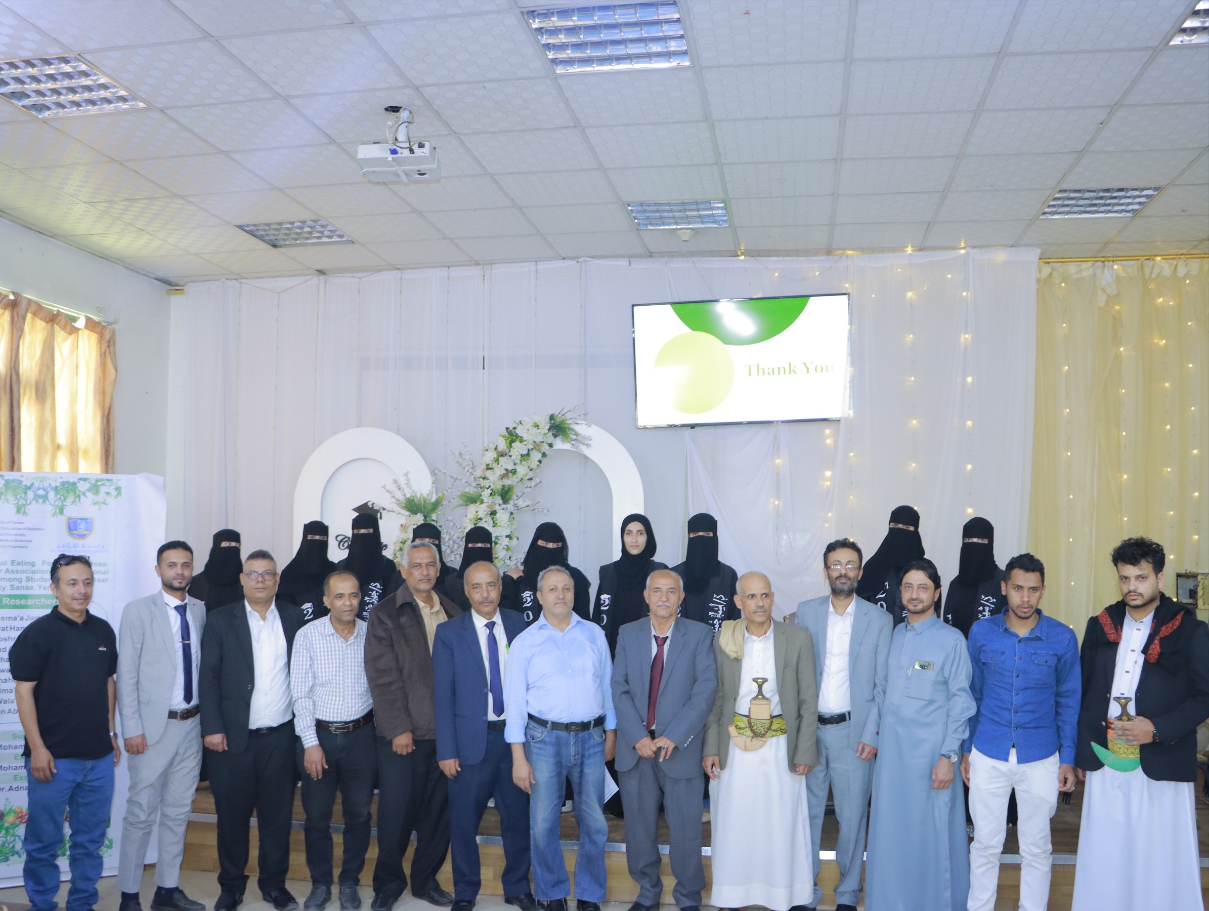 جانب من مناقشة أبحاث التخرج في المؤتمر العلمي الخامس عشر بكلية العلوم الطبية جامعة الناصر