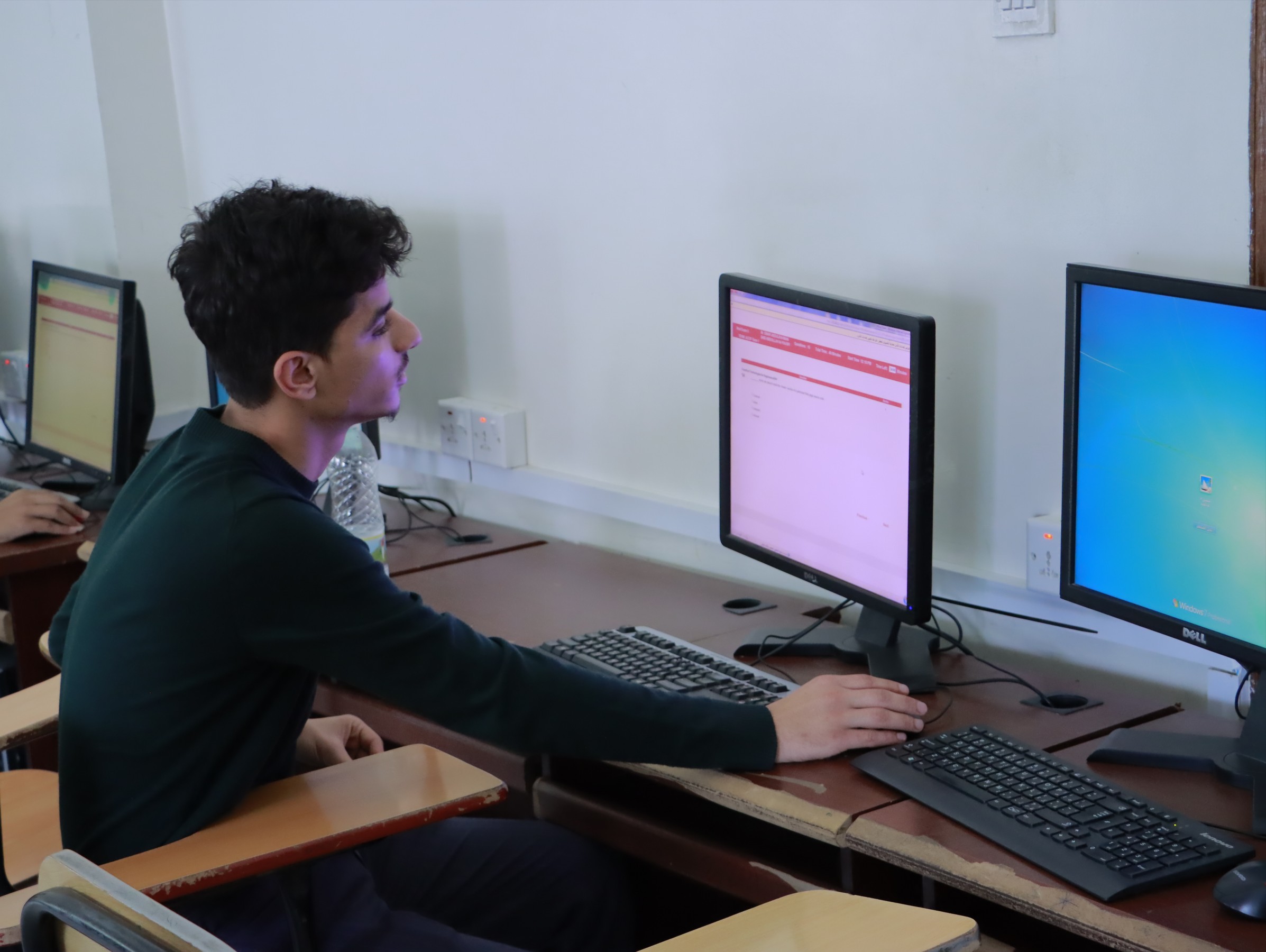 رئيس جامعة الناصر يتفقد سير امتحانات قسم تقنية المعلومات بالشراكة مع مركز ابتك العالمي