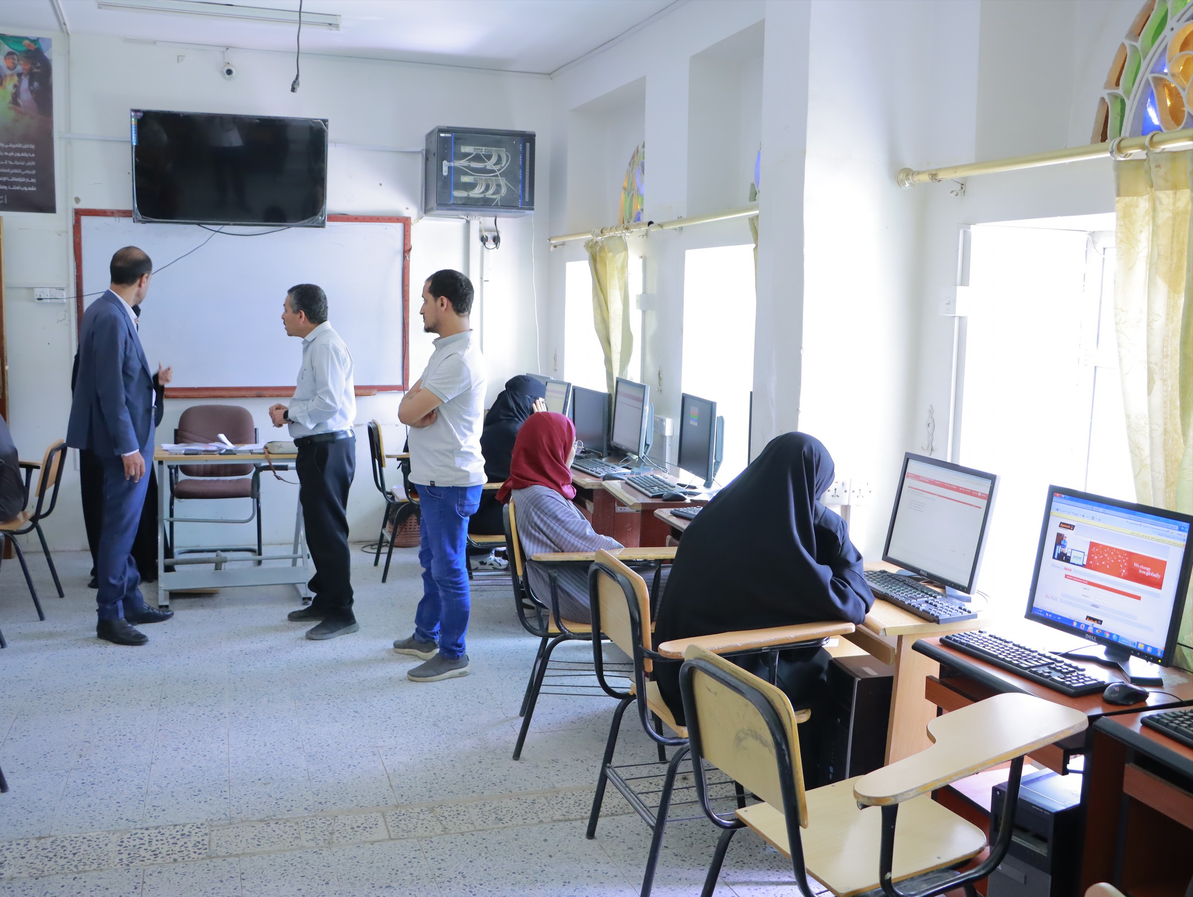 رئيس جامعة الناصر يتفقد سير امتحانات قسم تقنية المعلومات بالشراكة مع مركز ابتك العالمي