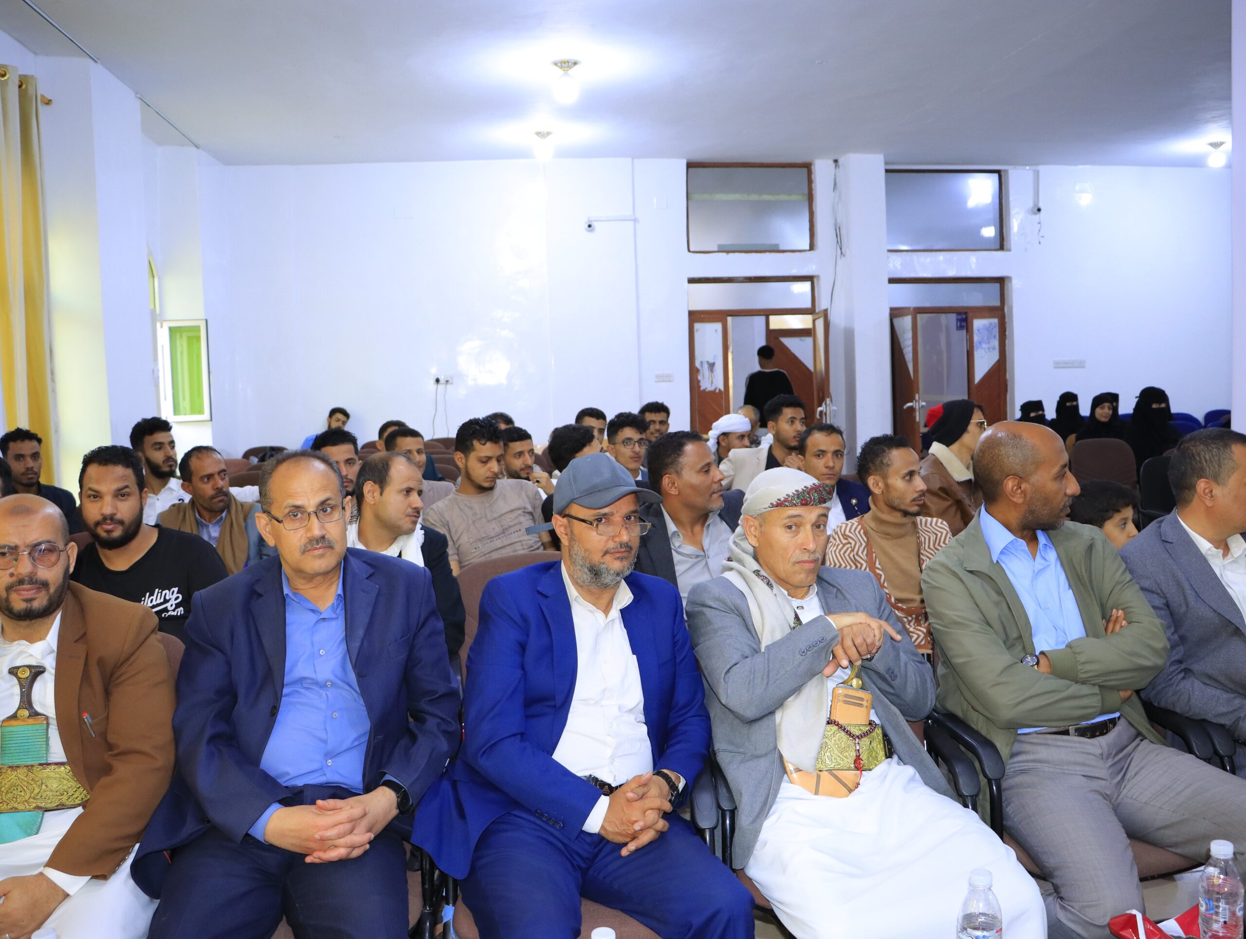 طلاب جامعة الناصر يعرضون مشاريع التخرج